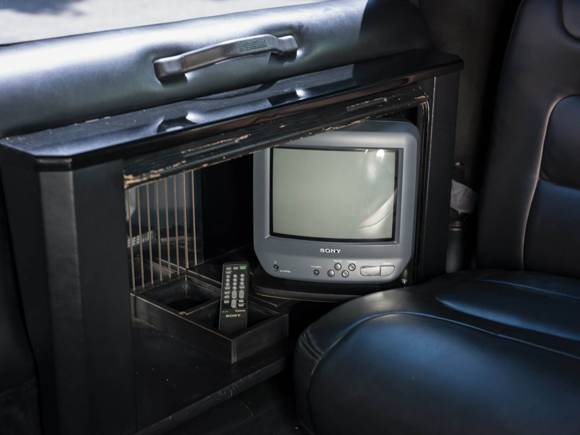 1999-Cadillac-Deville-Presidential-Limousine-13 This One Cadillac Isn’t Worth As Many Dead Presidents As You Might Think