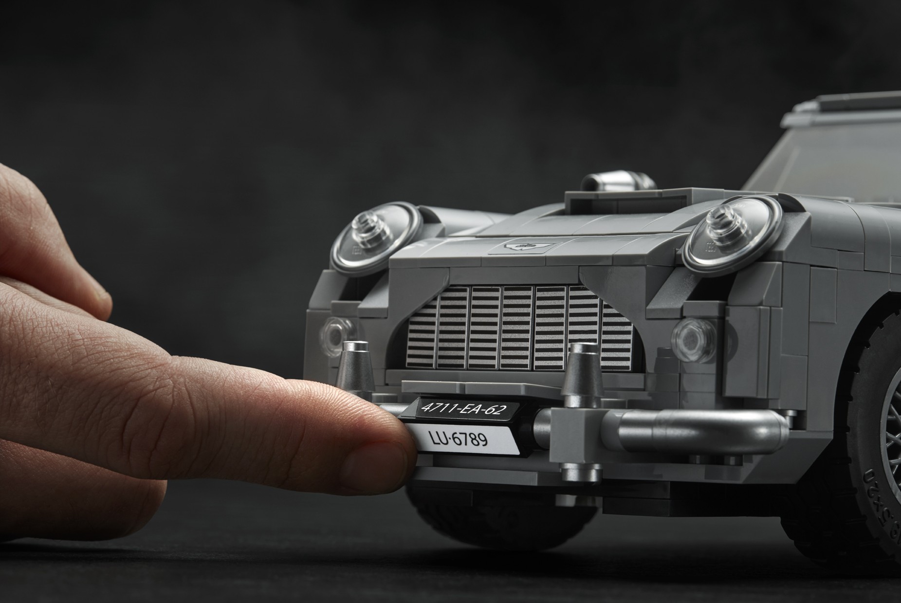 LEG0-Aston-Martin-DB5-53 LEGO’s James Bond Aston Martin DB5 Has A Working Ejector Seat