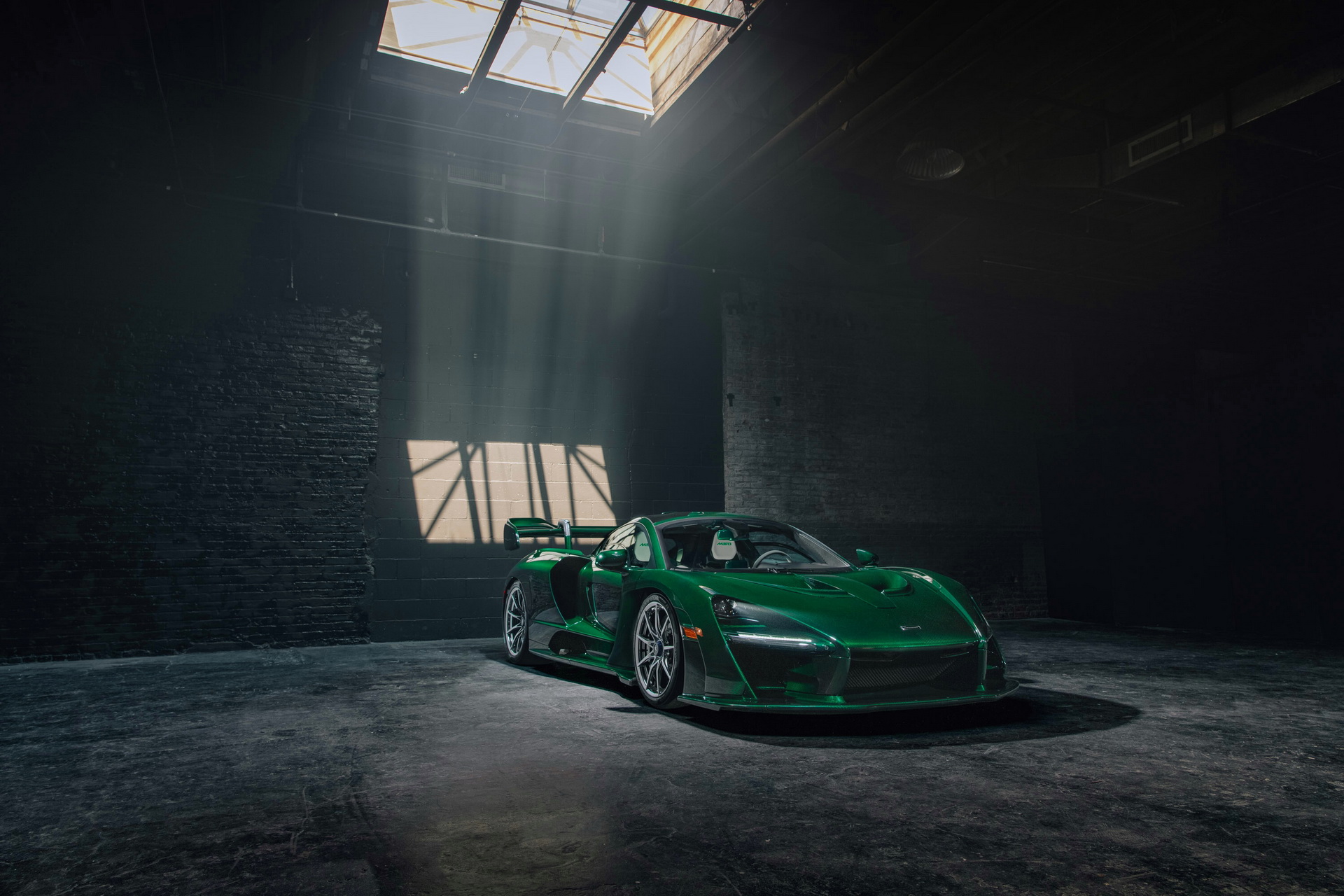 McLaren-Senna-Customer-01 First McLaren Senna Delivered In North America Is Covered In Green Carbon Fiber