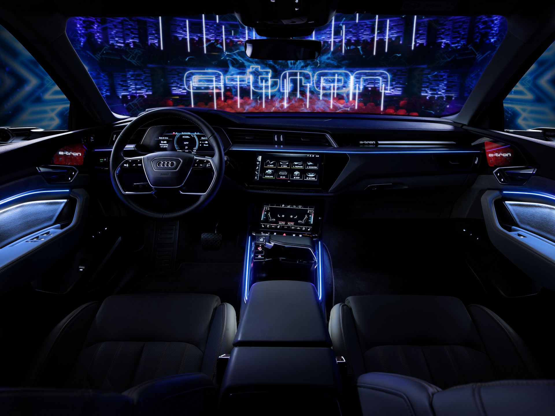 Audi-E-Tron-Interior-20 Audi Shows 2020 E-Tron Crossover’s Cabin That Gets Door Screens
