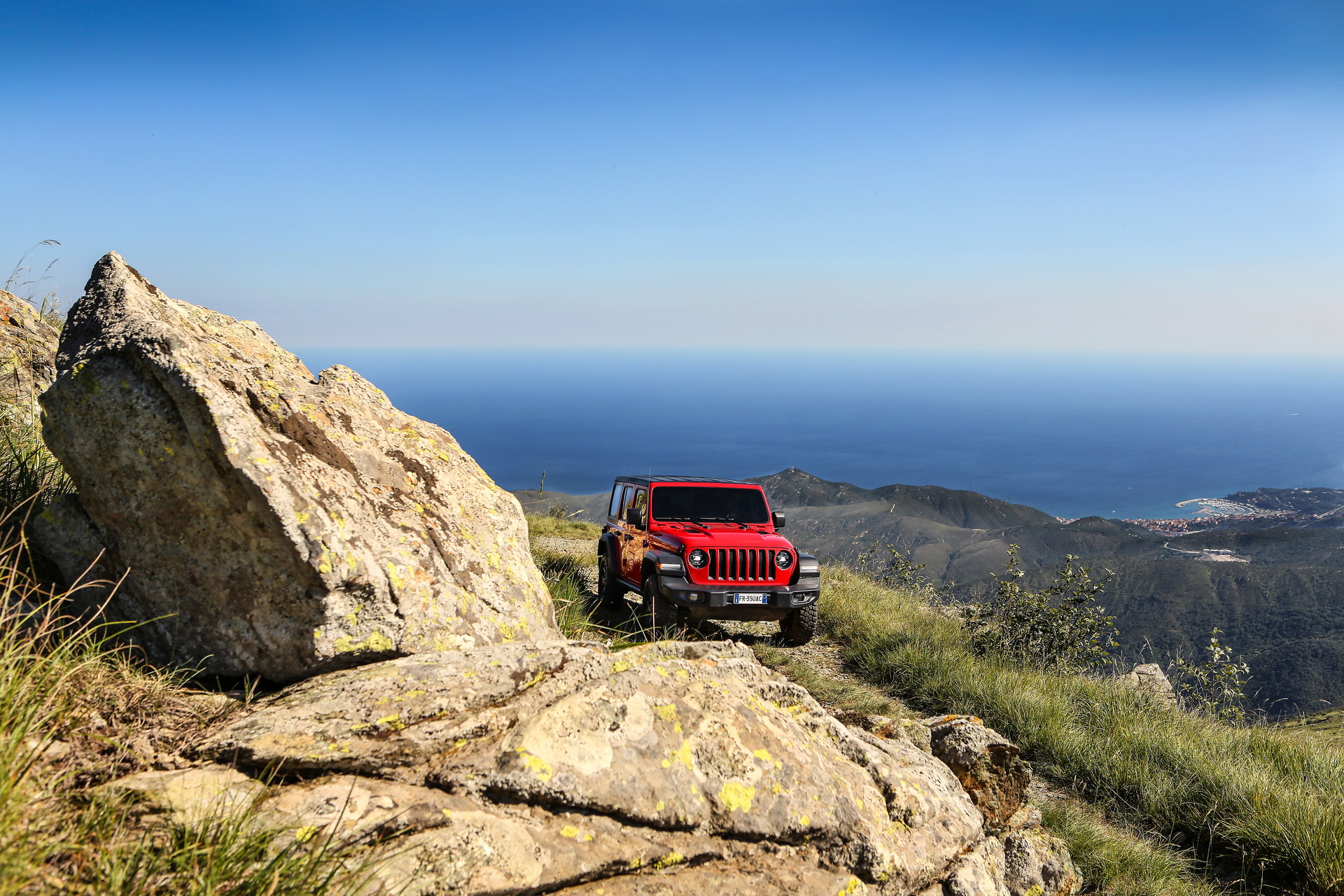 Jeep-Wrangler-51 Euro-spec Jeep Wrangler Detailed, Will Feature 197HP 4-Cylinder Diesel
