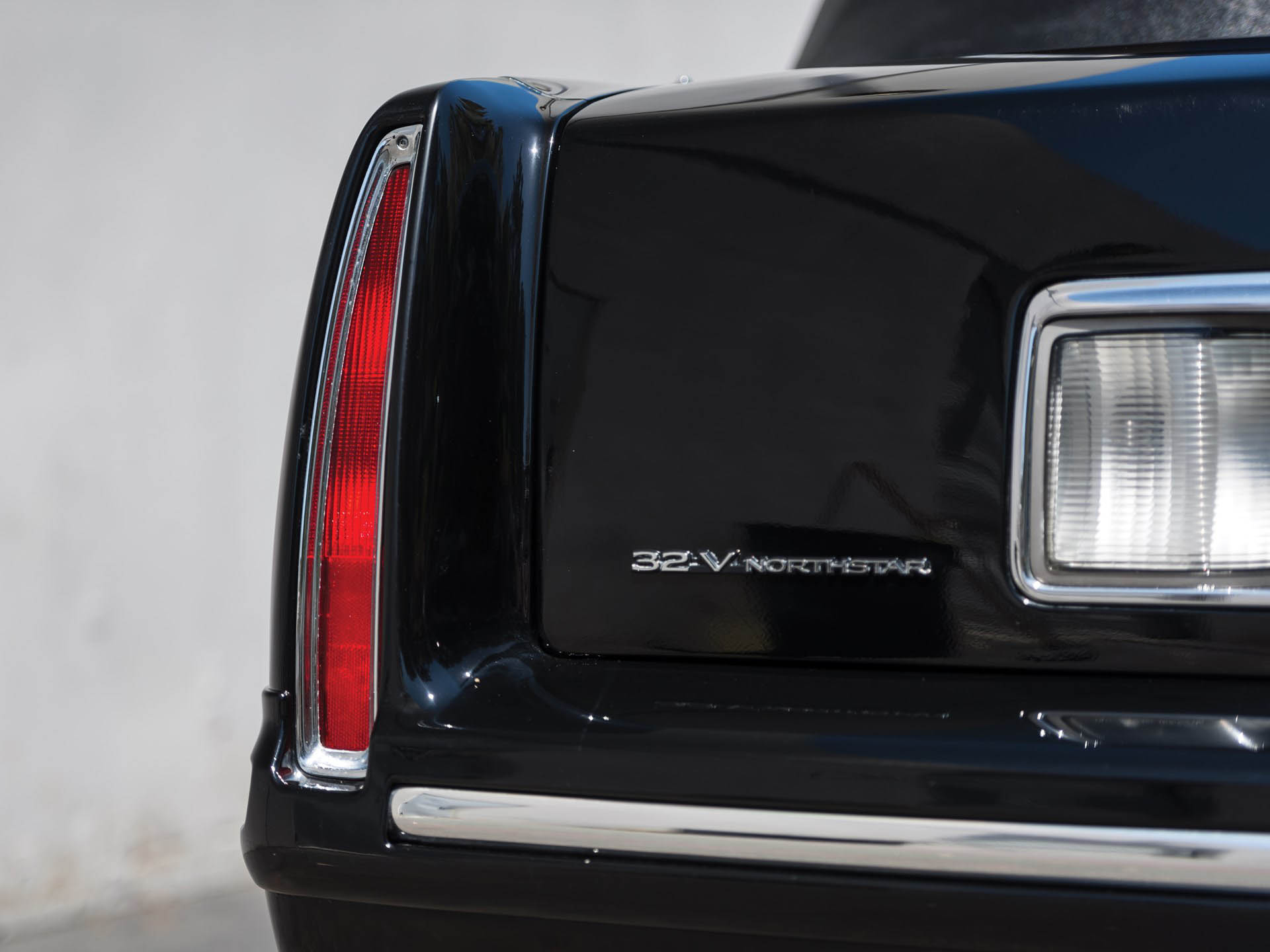 1999-Cadillac-Deville-Presidential-Limousine-21 This One Cadillac Isn’t Worth As Many Dead Presidents As You Might Think