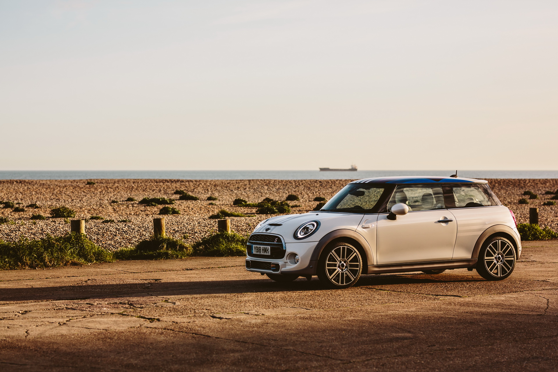 unique-mini-3-door-royal-wedding-goodwood-15 One-Off Mini Created For British Royal Wedding Heading To Auction