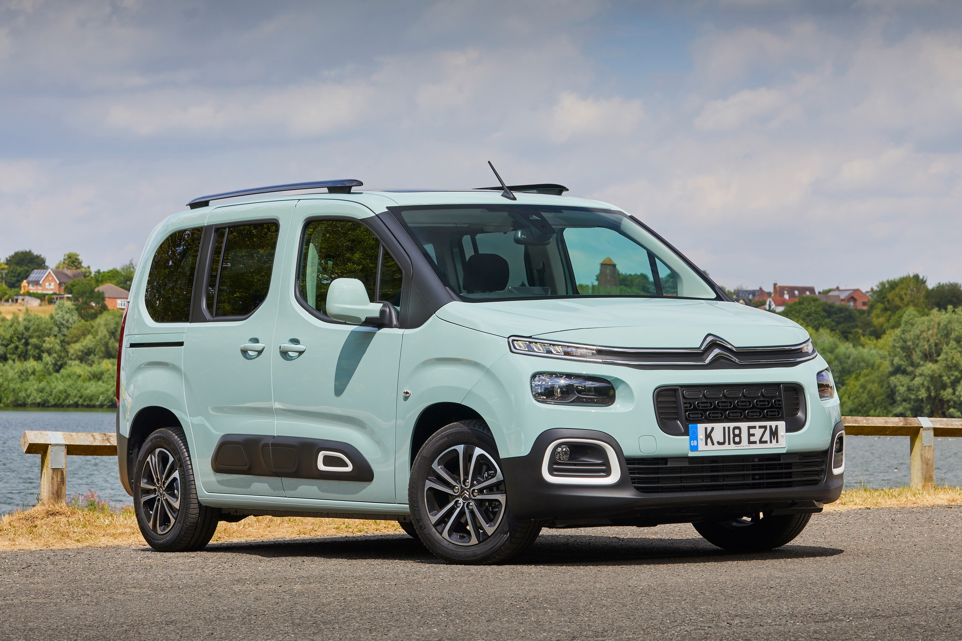 2019-citroen-berlingo-8 New Citroen Berlingo And Peugeot Rifter Go On Sale In The UK