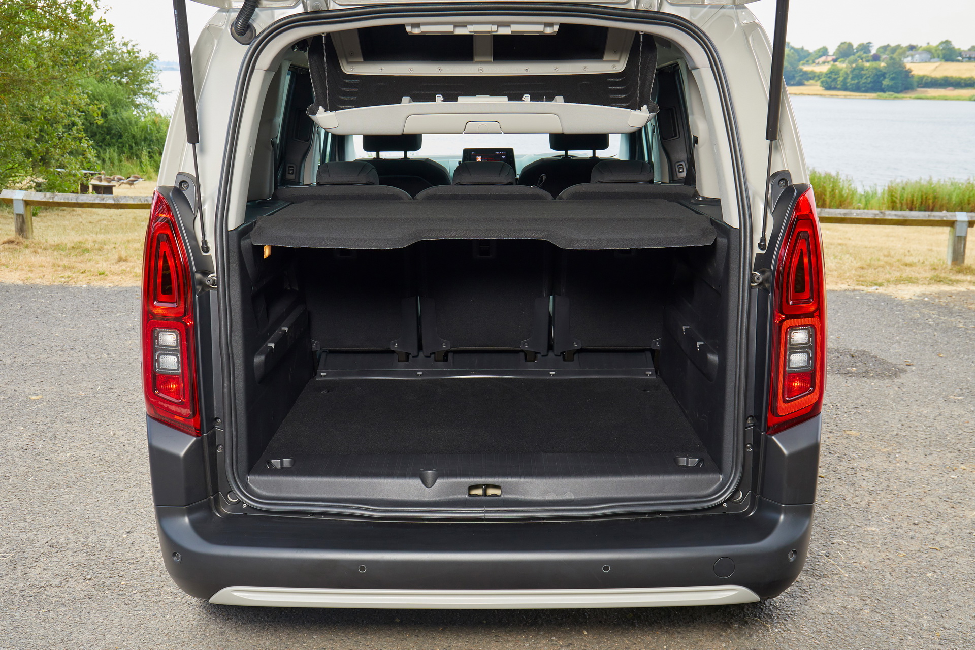 2019-citroen-berlingo-43 New Citroen Berlingo And Peugeot Rifter Go On Sale In The UK