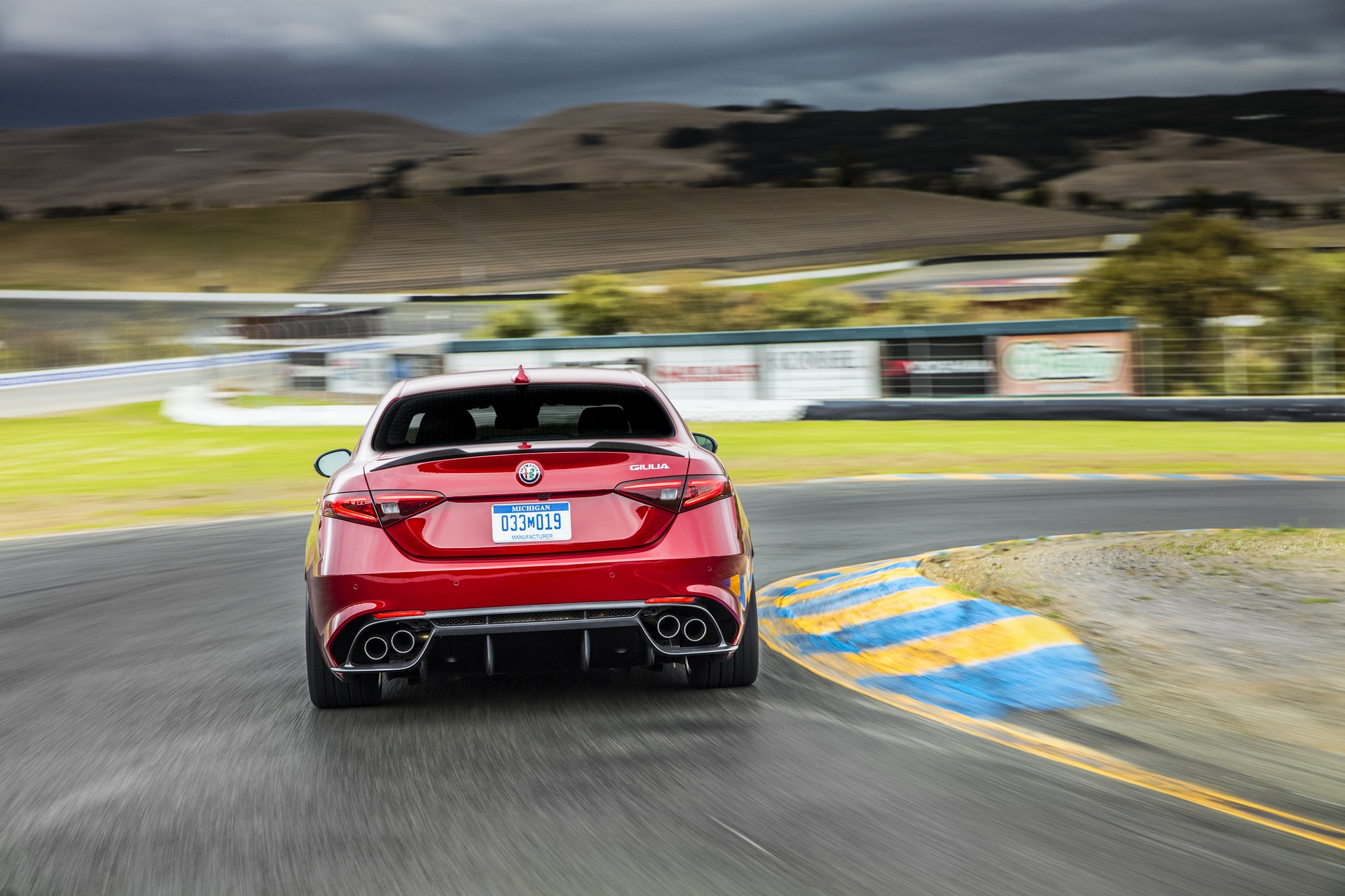 2019-Alfa-Romeo-Giulia-70 2019 Alfa Romeo Giulia Gains New Styling Packages, Additional Equipment