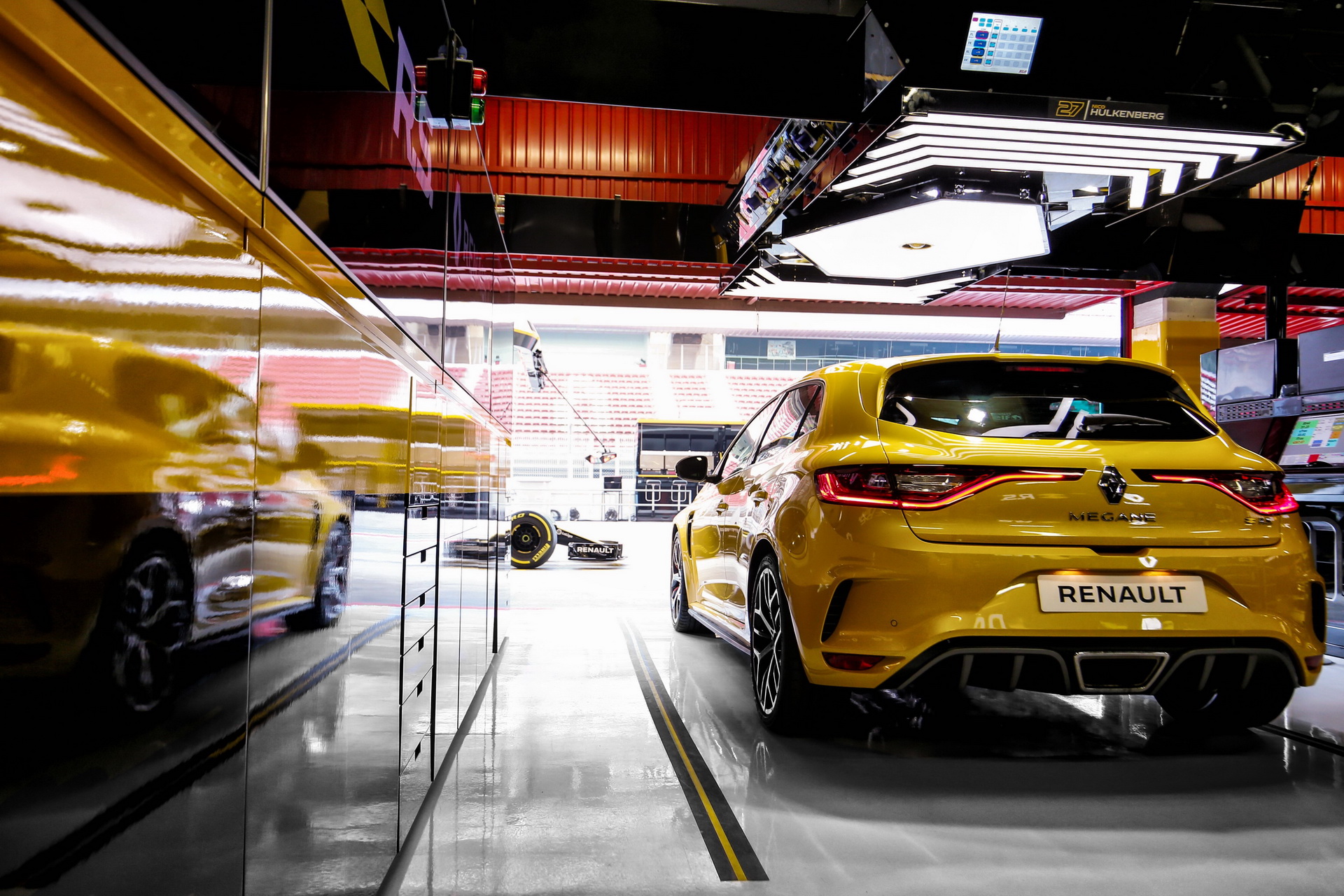 2019-renault-megane-rs-trophy-17 New Renault Megane RS Trophy With 296HP Is The Most Potent And Extreme Version Yet