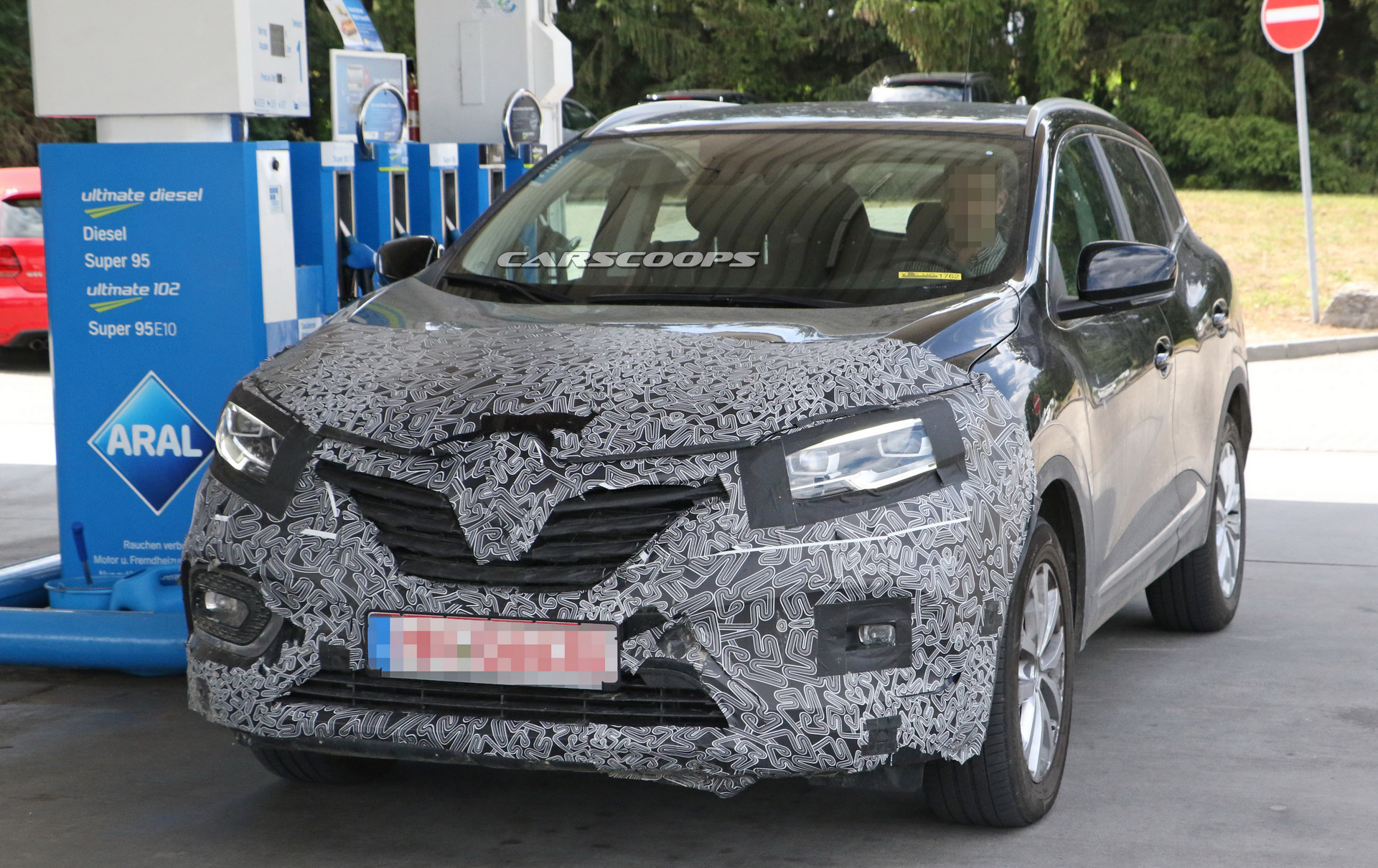 renault-kadjar-fl-spied-inside-out-3 Renault Kadjar Facelift Coming With Revamped Center Console