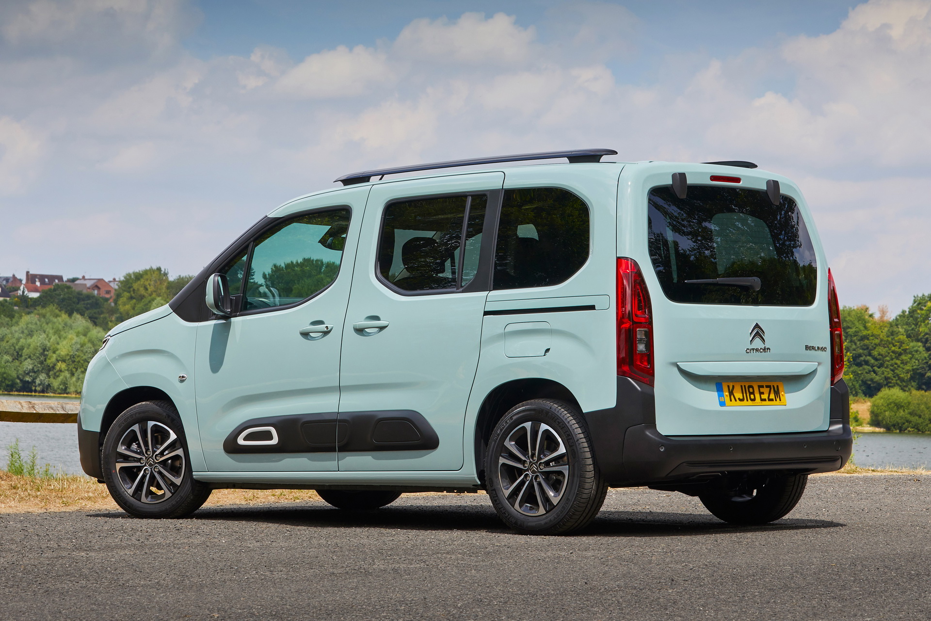 2019-citroen-berlingo-12 New Citroen Berlingo And Peugeot Rifter Go On Sale In The UK