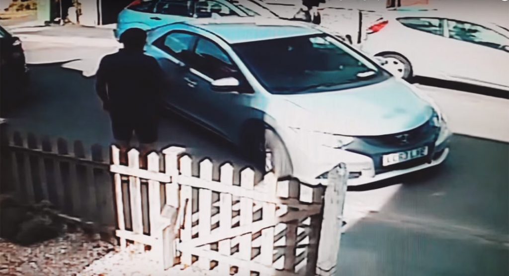  Watch Incompetent Drivers Spend 8 Minutes Trying To Parallel Park Honda Civic