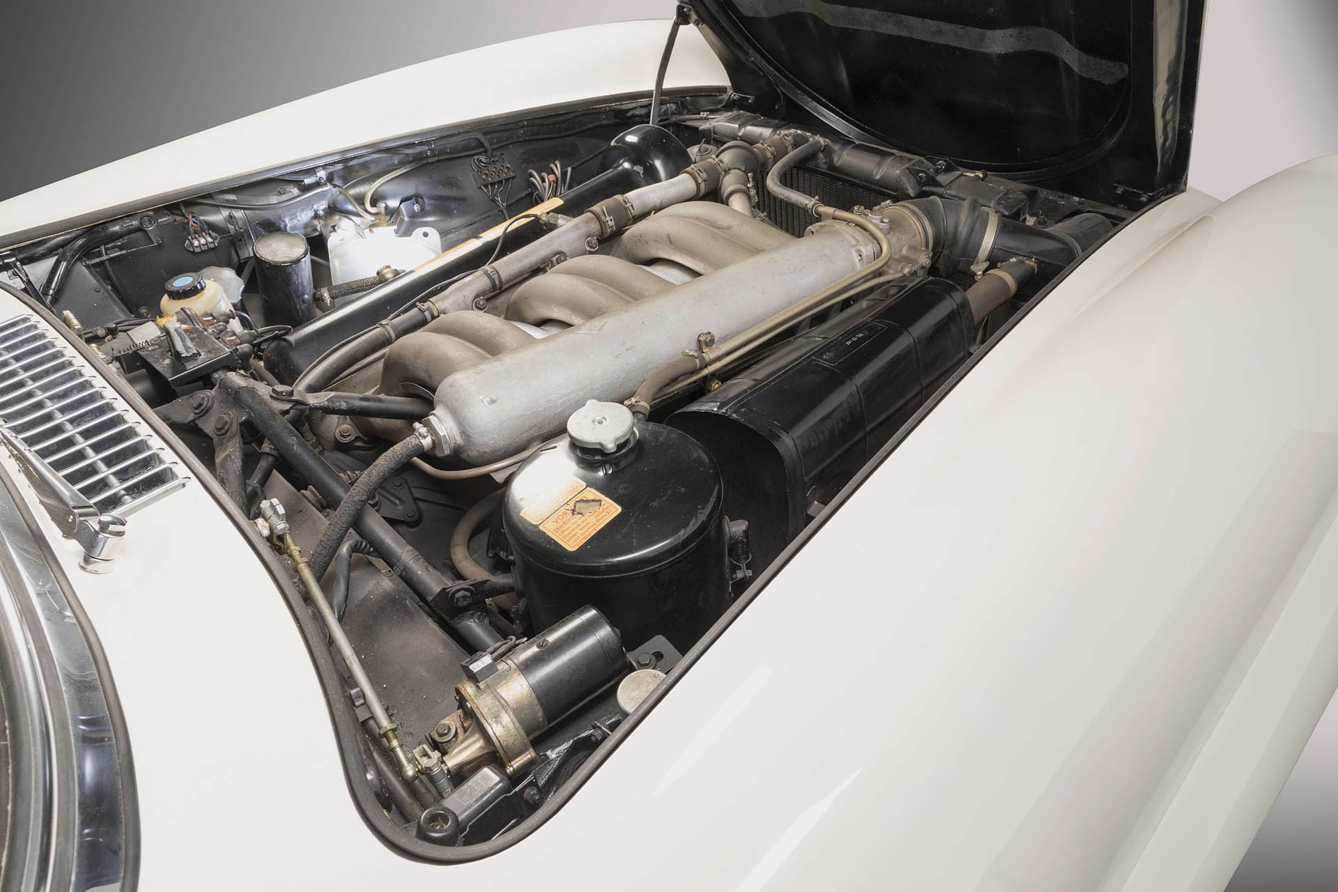 1963-Mercedes-Benz-300-SL-Roadster_17 This Factory-Fresh Mercedes 300 SL Doubled Its Estimate To Set A New World Record