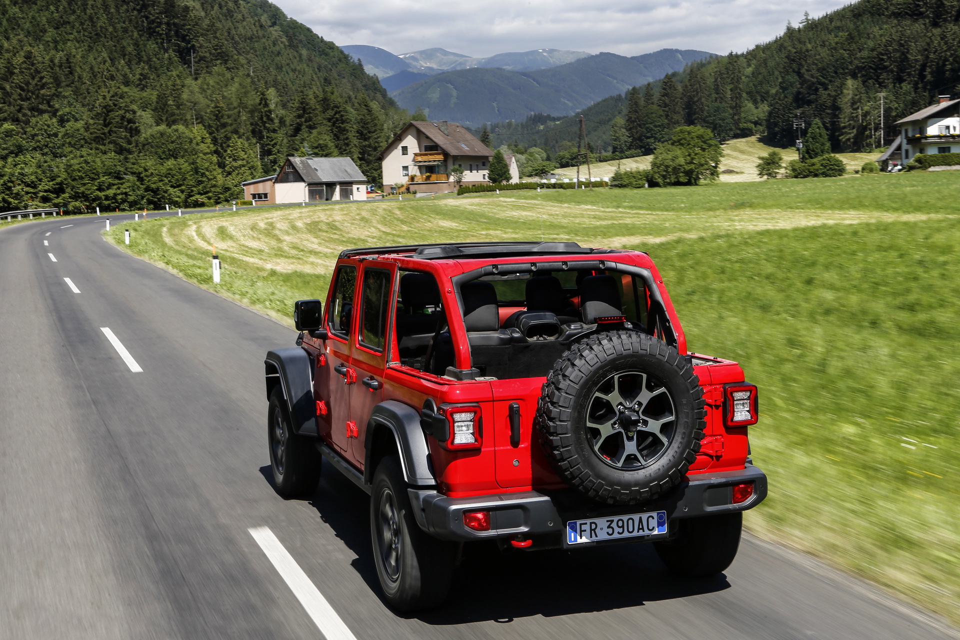 Jeep-Wrangler-58 Euro-spec Jeep Wrangler Detailed, Will Feature 197HP 4-Cylinder Diesel