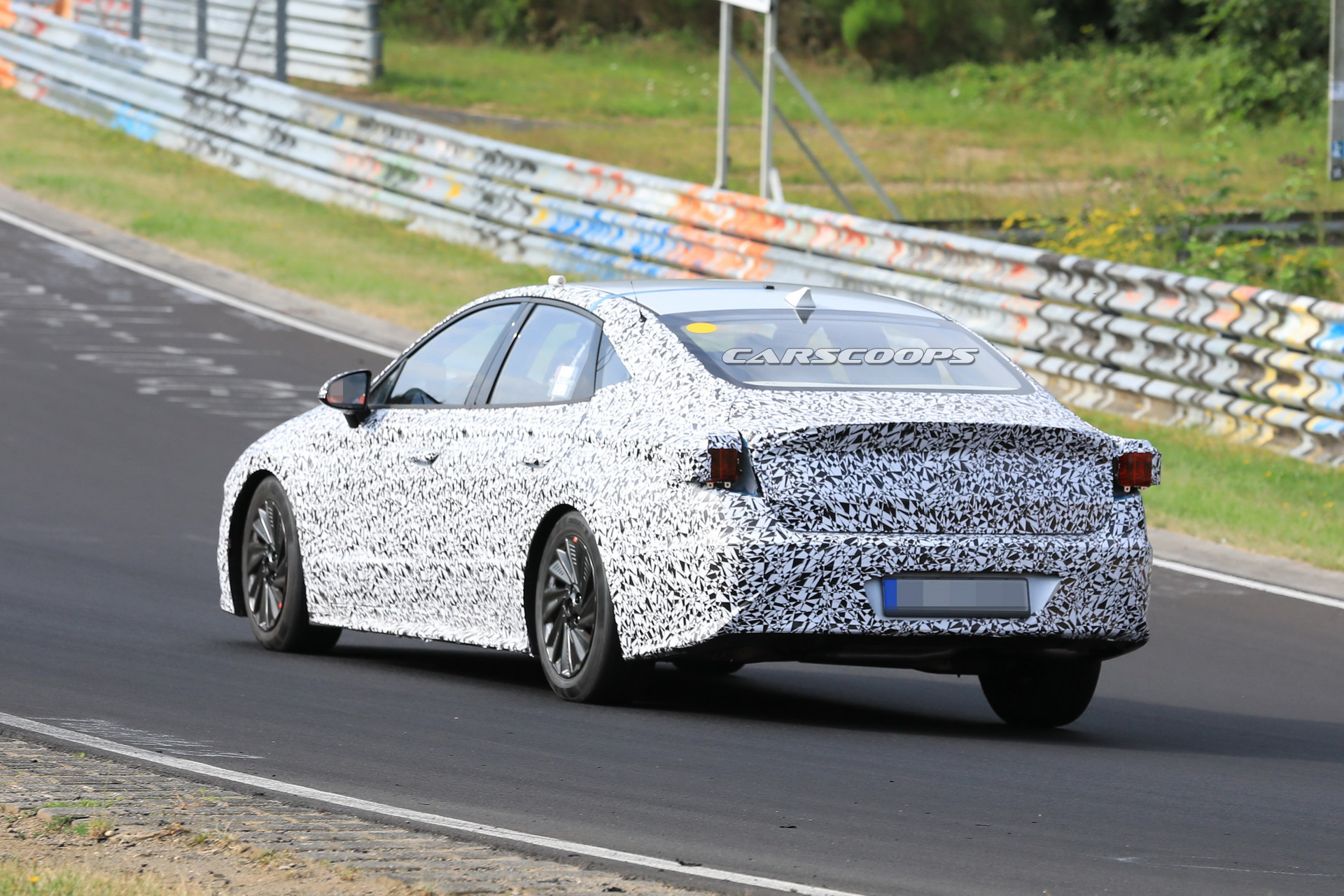 hyundai-sonata-i40-spy-first-time-28 All-New 2019 Hyundai i40 Spied With Sharper Looks, Could Preview Next Sonata Too