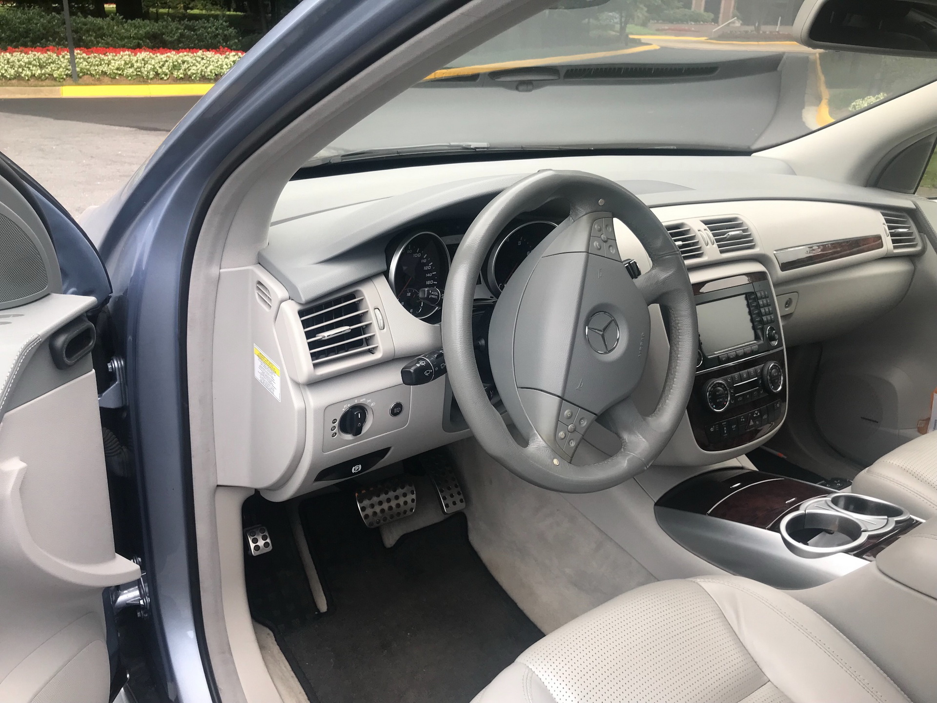 mercedes-r63-amg-auction-bat-36 2007 Mercedes R63 AMG Is A Very Fast, And Very Unpopular, Oddity