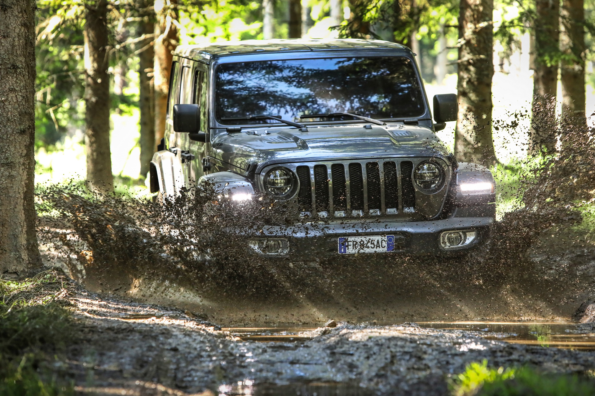 Jeep-Wrangler-72 Euro-spec Jeep Wrangler Detailed, Will Feature 197HP 4-Cylinder Diesel