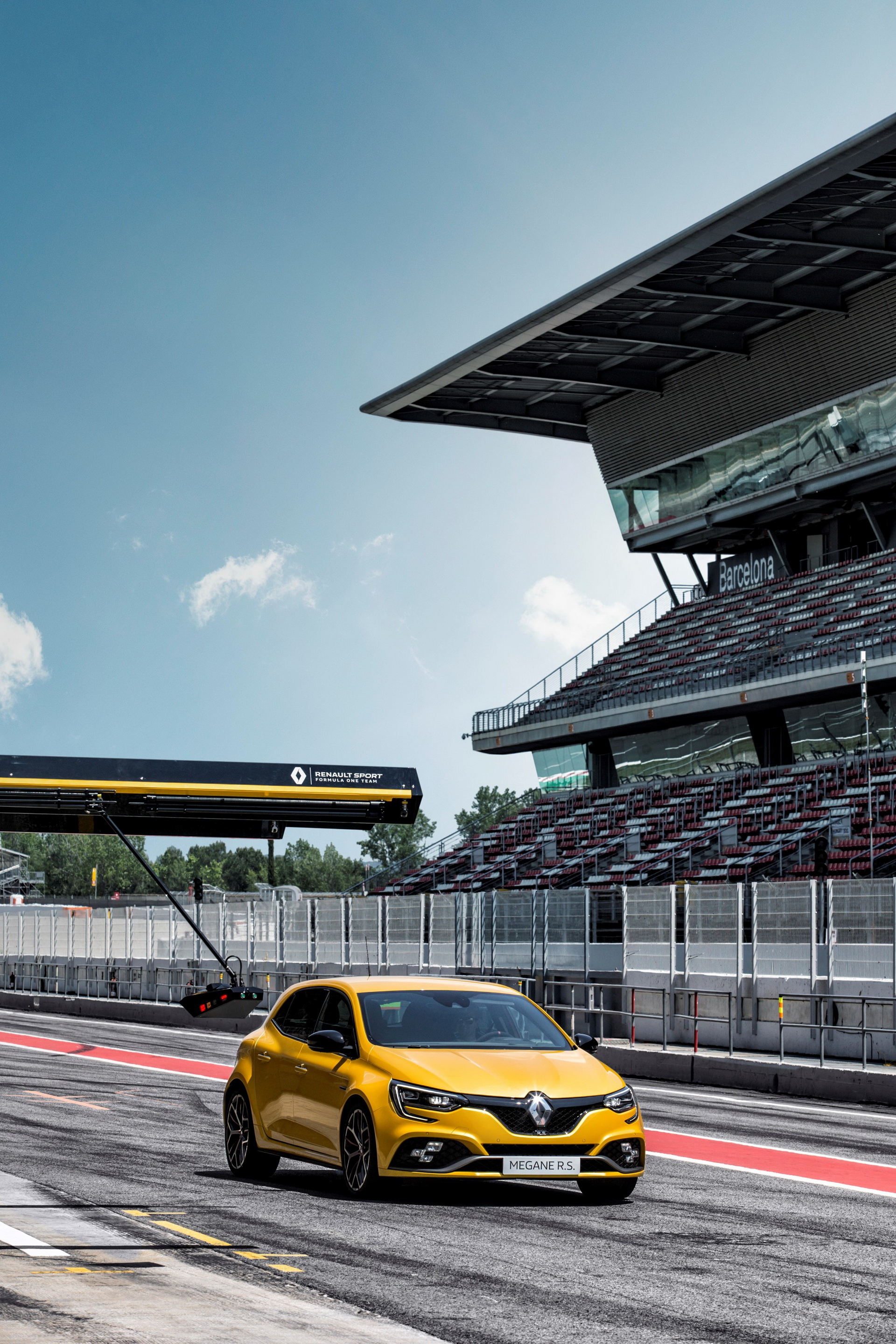 2019-renault-megane-rs-trophy-6 New Renault Megane RS Trophy With 296HP Is The Most Potent And Extreme Version Yet