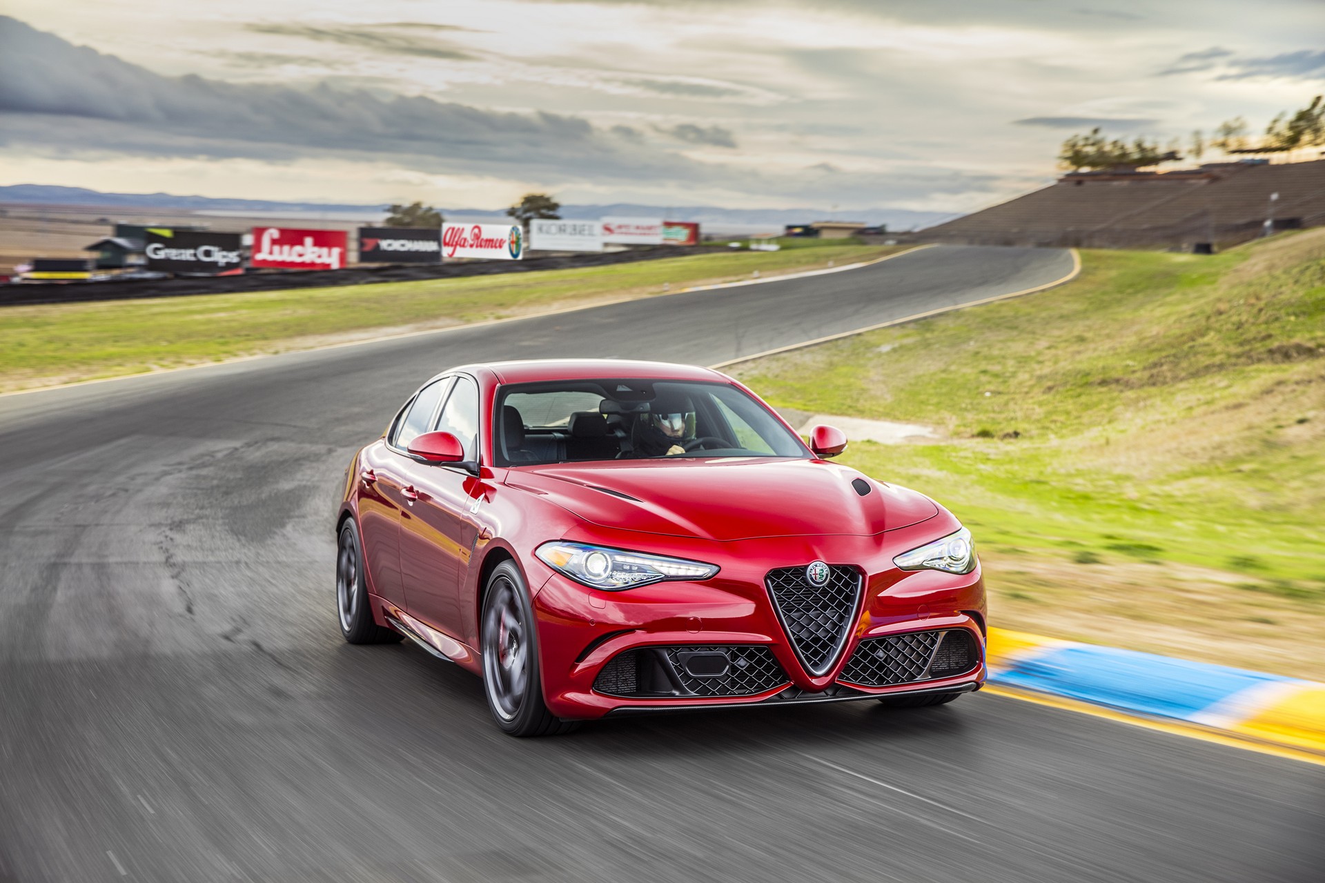 2019-Alfa-Romeo-Giulia-65 2019 Alfa Romeo Giulia Gains New Styling Packages, Additional Equipment