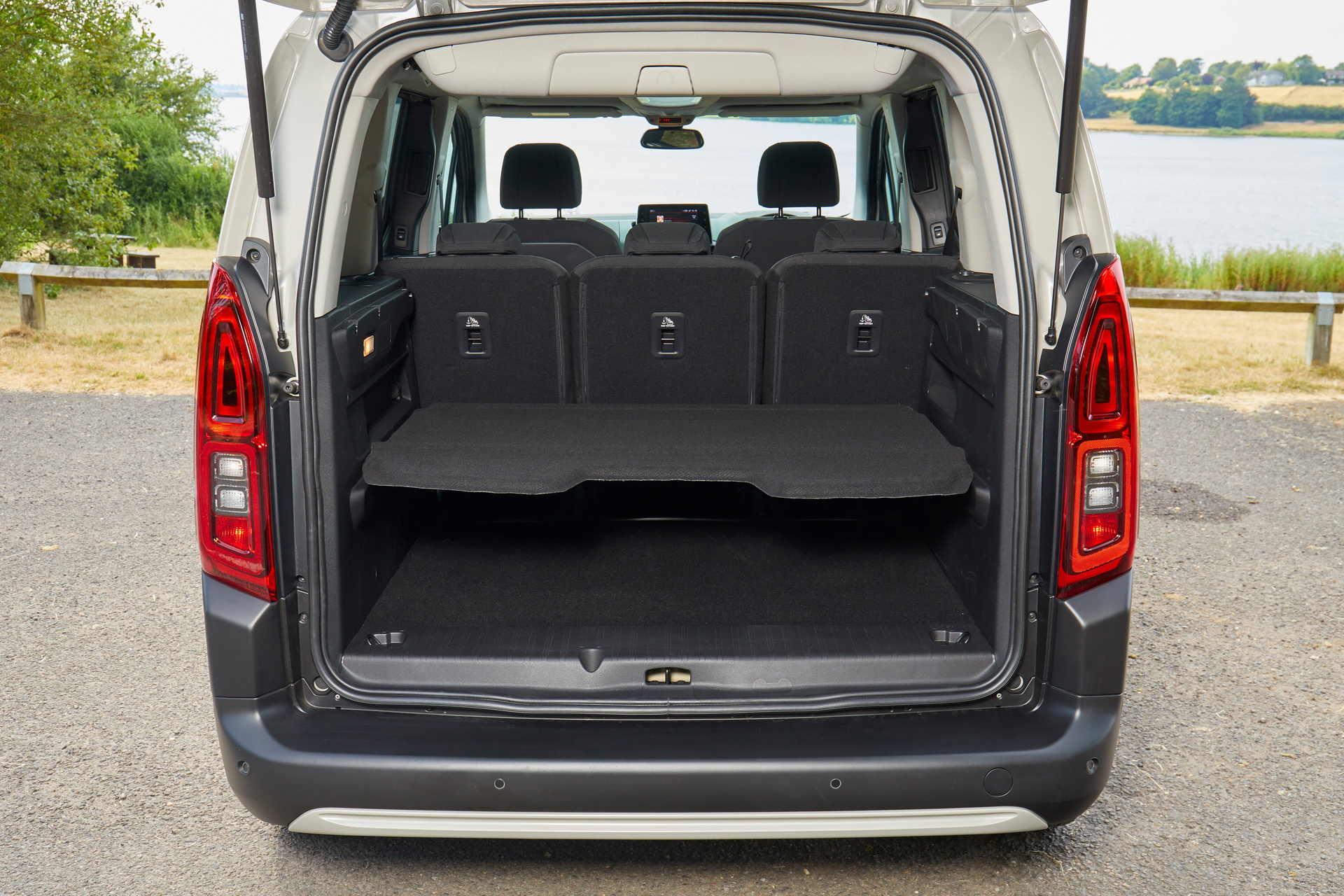 2019-citroen-berlingo-39 New Citroen Berlingo And Peugeot Rifter Go On Sale In The UK