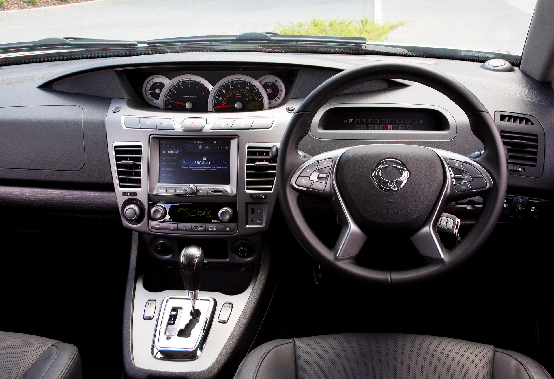 2019-ssangyong-turismo-mpv-10 Facelifted SsangYong Turismo Is Not The Prettiest MPV Out There