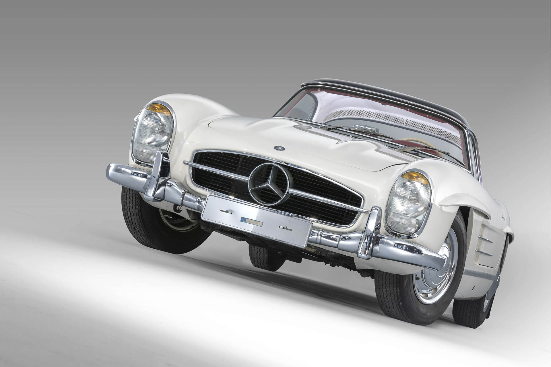 1963-Mercedes-Benz-300-SL-Roadster_03 This Factory-Fresh Mercedes 300 SL Doubled Its Estimate To Set A New World Record