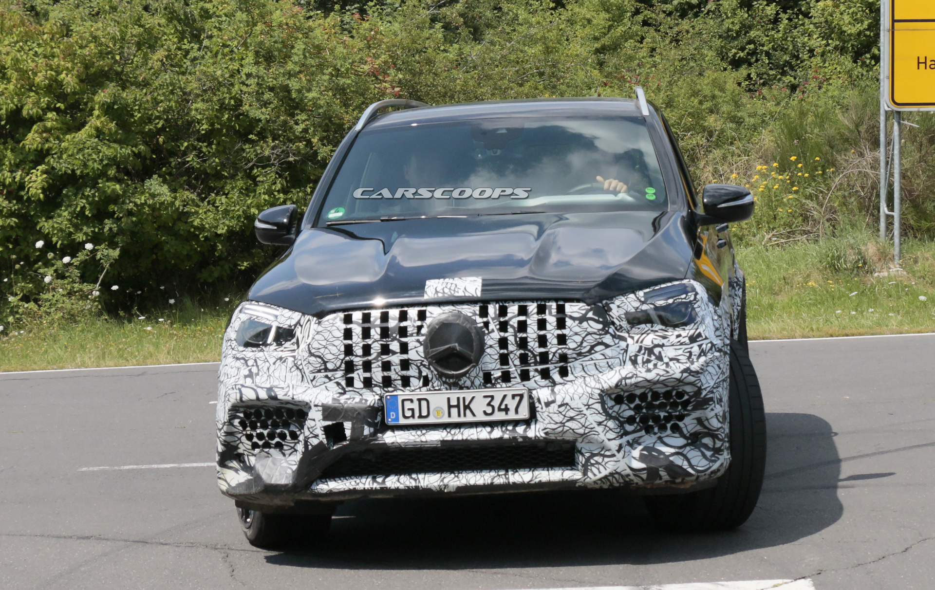 mercedes-amg-gle63-spy-less-camo-34 2019 Mercedes-AMG GLE 63 Sheds Most Of Its Camo To Reveal Familiar Look