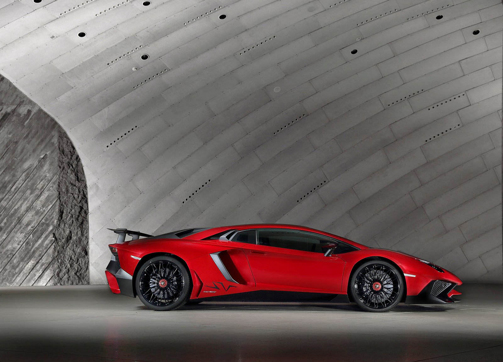 Lamborghini-Aventador_LP750-4_SV-2016-1600-1a The Wheel Bolts On Some Lamborghini Aventador SVs Can’t Handle The Stress