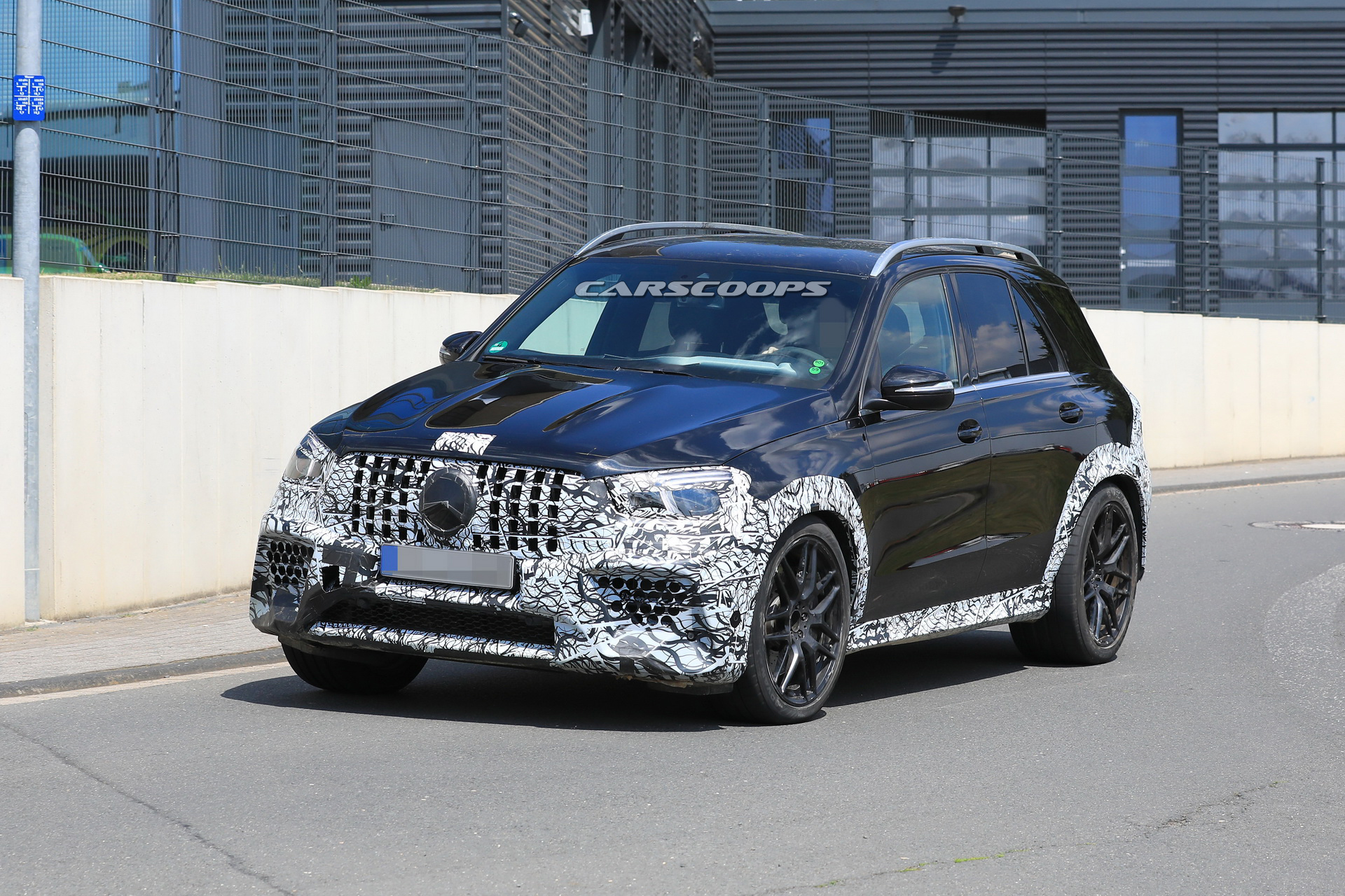 mercedes-amg-gle63-spy-less-camo-4 2019 Mercedes-AMG GLE 63 Sheds Most Of Its Camo To Reveal Familiar Look