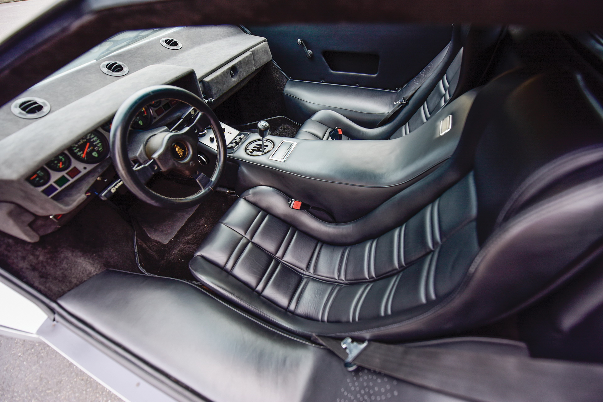 lamborghini-countach-series-ii-25 Fully Restored Lamborghini Countach Series II Will Have You Craving Money