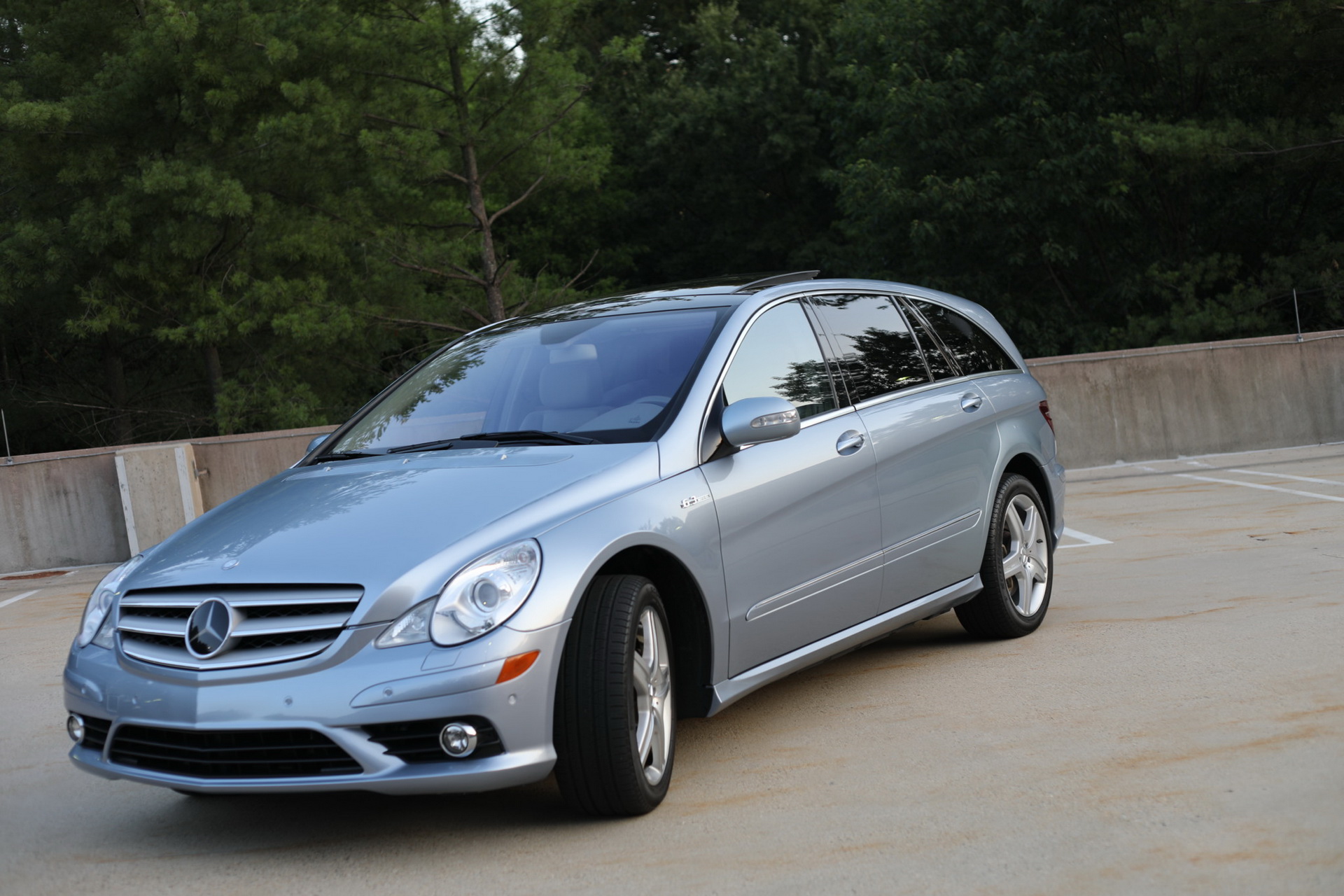 mercedes-r63-amg-auction-bat-28 2007 Mercedes R63 AMG Is A Very Fast, And Very Unpopular, Oddity