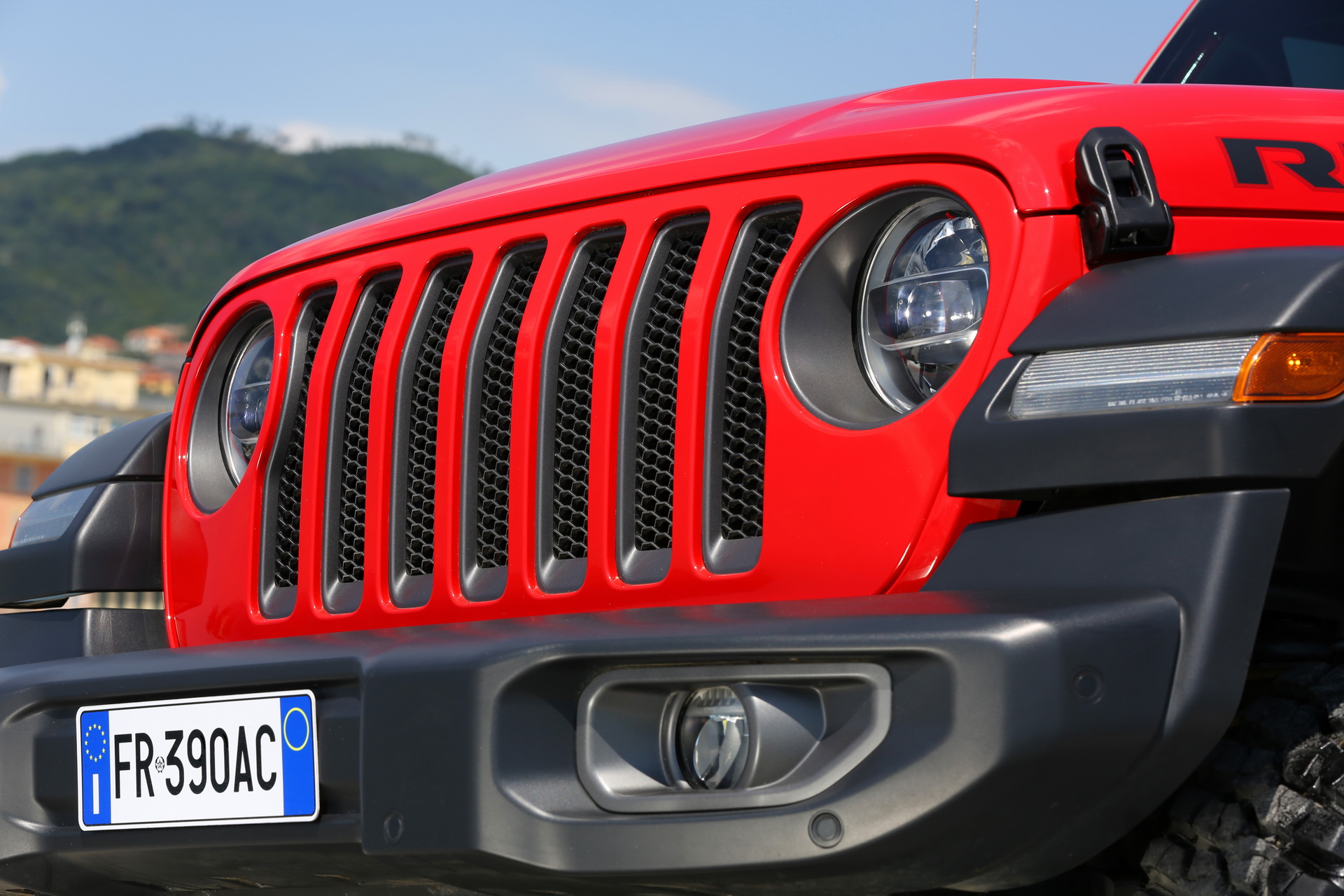 Jeep-Wrangler-03 Euro-spec Jeep Wrangler Detailed, Will Feature 197HP 4-Cylinder Diesel