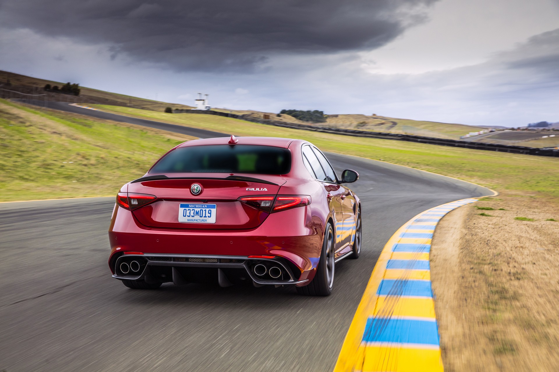2019-Alfa-Romeo-Giulia-66 2019 Alfa Romeo Giulia Gains New Styling Packages, Additional Equipment