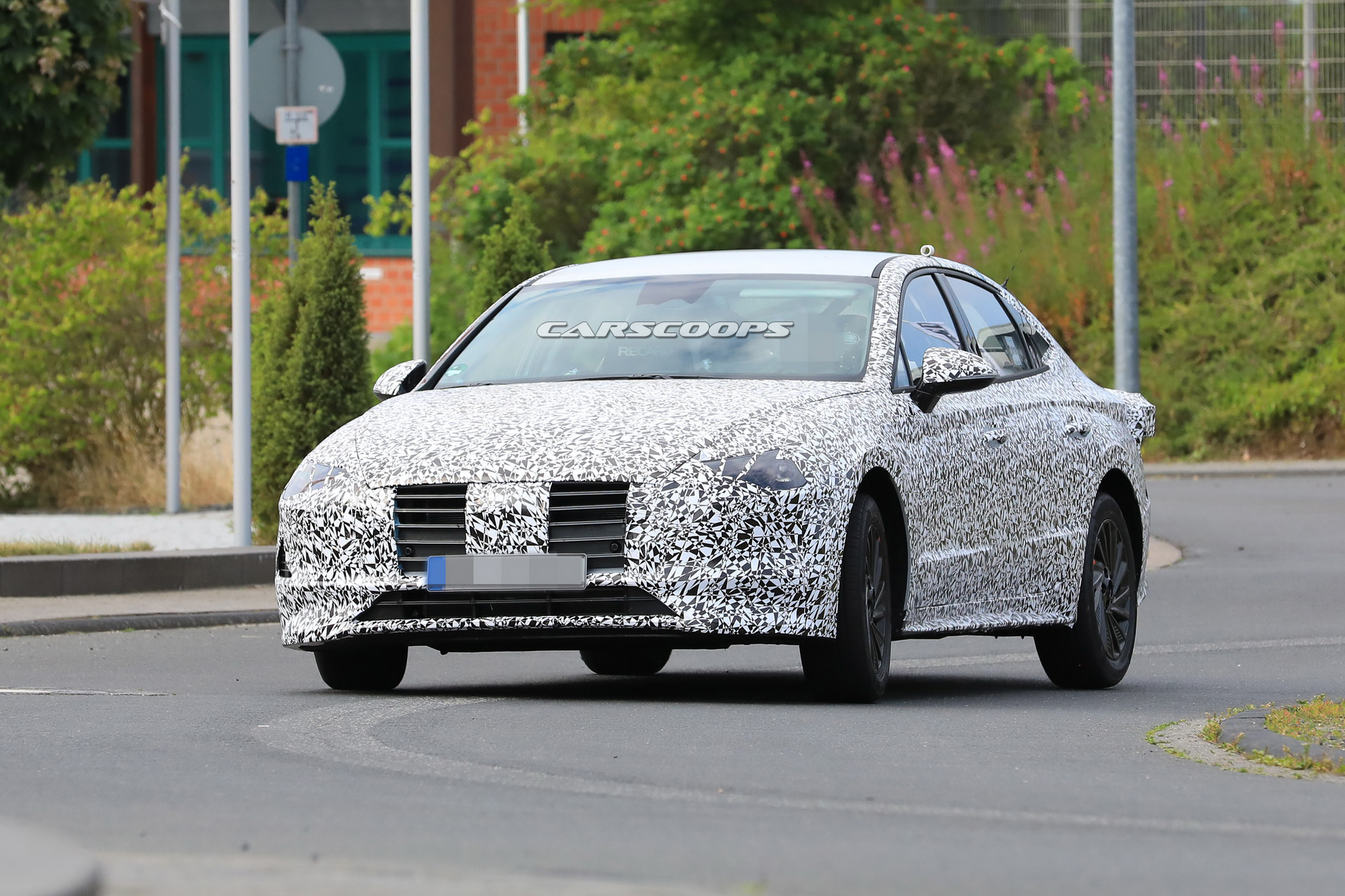 hyundai-sonata-i40-spy-first-time-30 All-New 2019 Hyundai i40 Spied With Sharper Looks, Could Preview Next Sonata Too