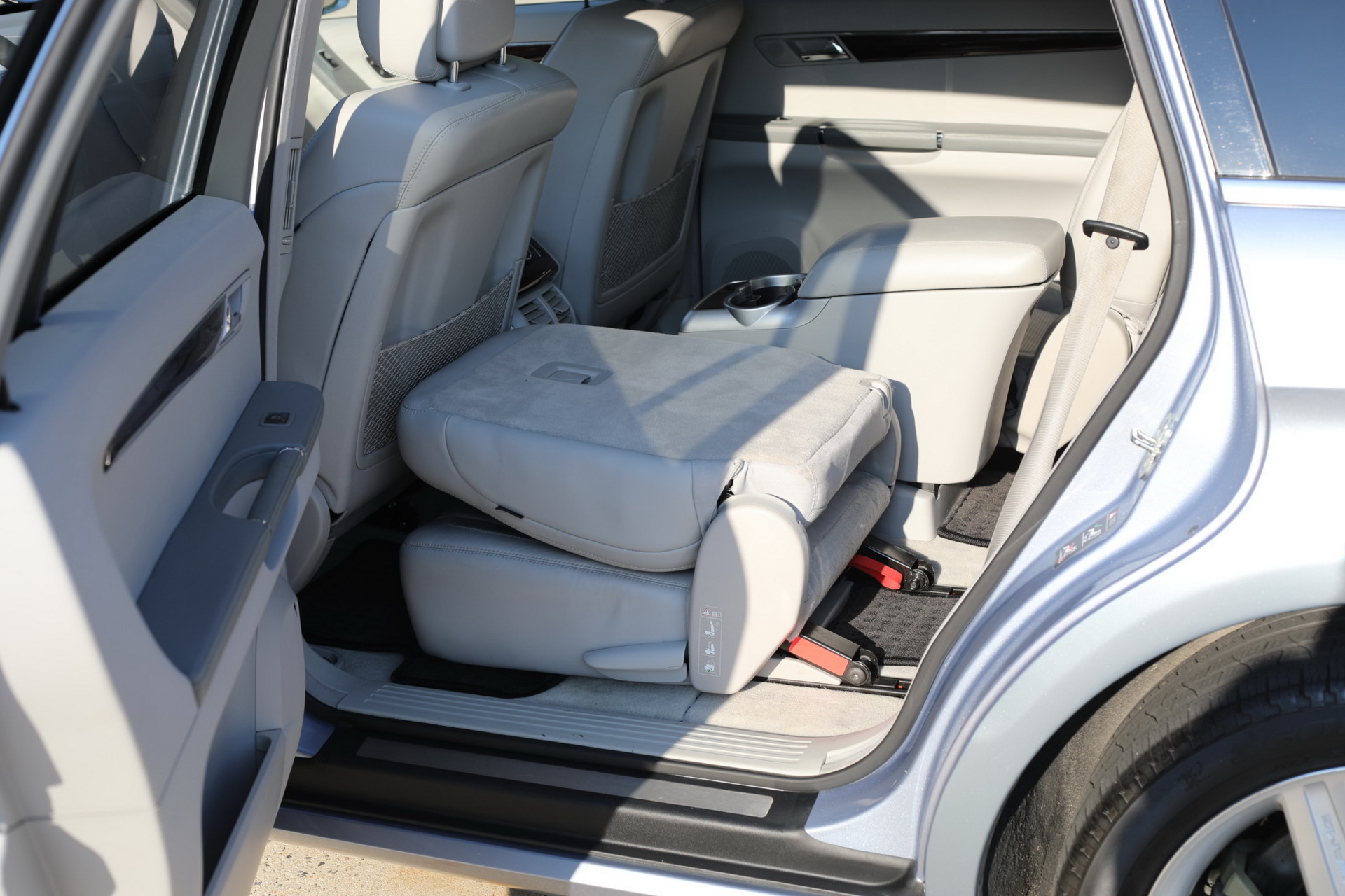 mercedes-r63-amg-auction-bat-32 2007 Mercedes R63 AMG Is A Very Fast, And Very Unpopular, Oddity