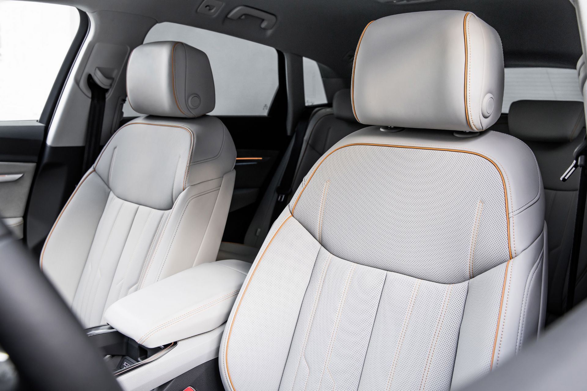 Audi-E-Tron-Interior-13 Audi Shows 2020 E-Tron Crossover’s Cabin That Gets Door Screens