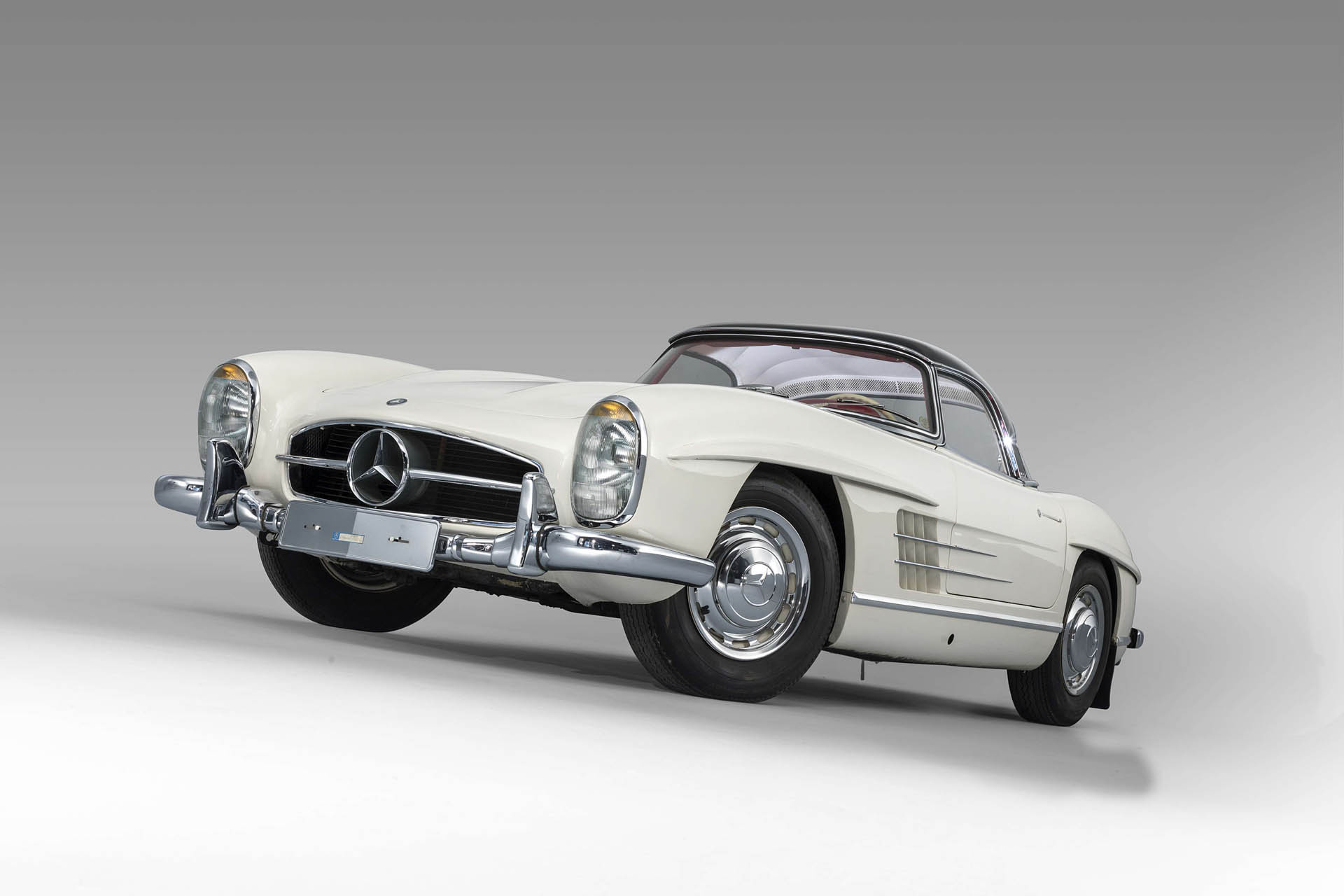 1963-Mercedes-Benz-300-SL-Roadster_02 This Factory-Fresh Mercedes 300 SL Doubled Its Estimate To Set A New World Record