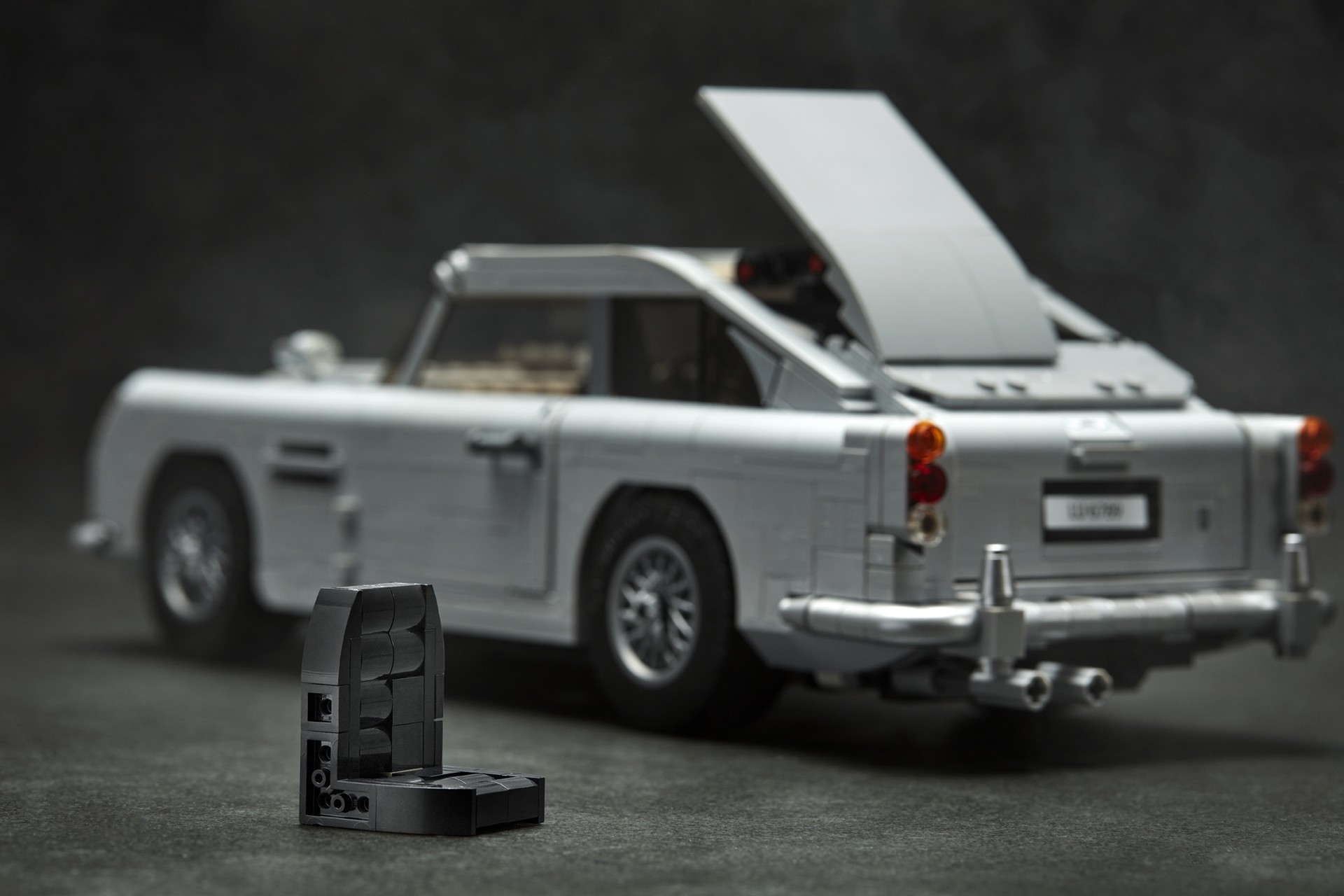 LEG0-Aston-Martin-DB5-29 LEGO’s James Bond Aston Martin DB5 Has A Working Ejector Seat