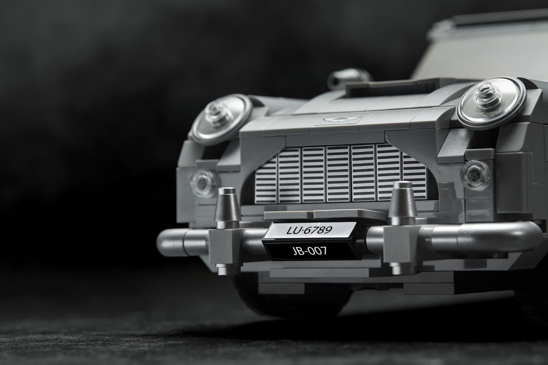 LEG0-Aston-Martin-DB5-35 LEGO’s James Bond Aston Martin DB5 Has A Working Ejector Seat