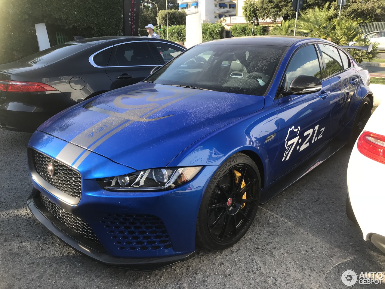 jaguar-xe-svproject-8-spotted-public-4 Jaguar XE SV Project 8 Spotted In Small Town In Tuscany