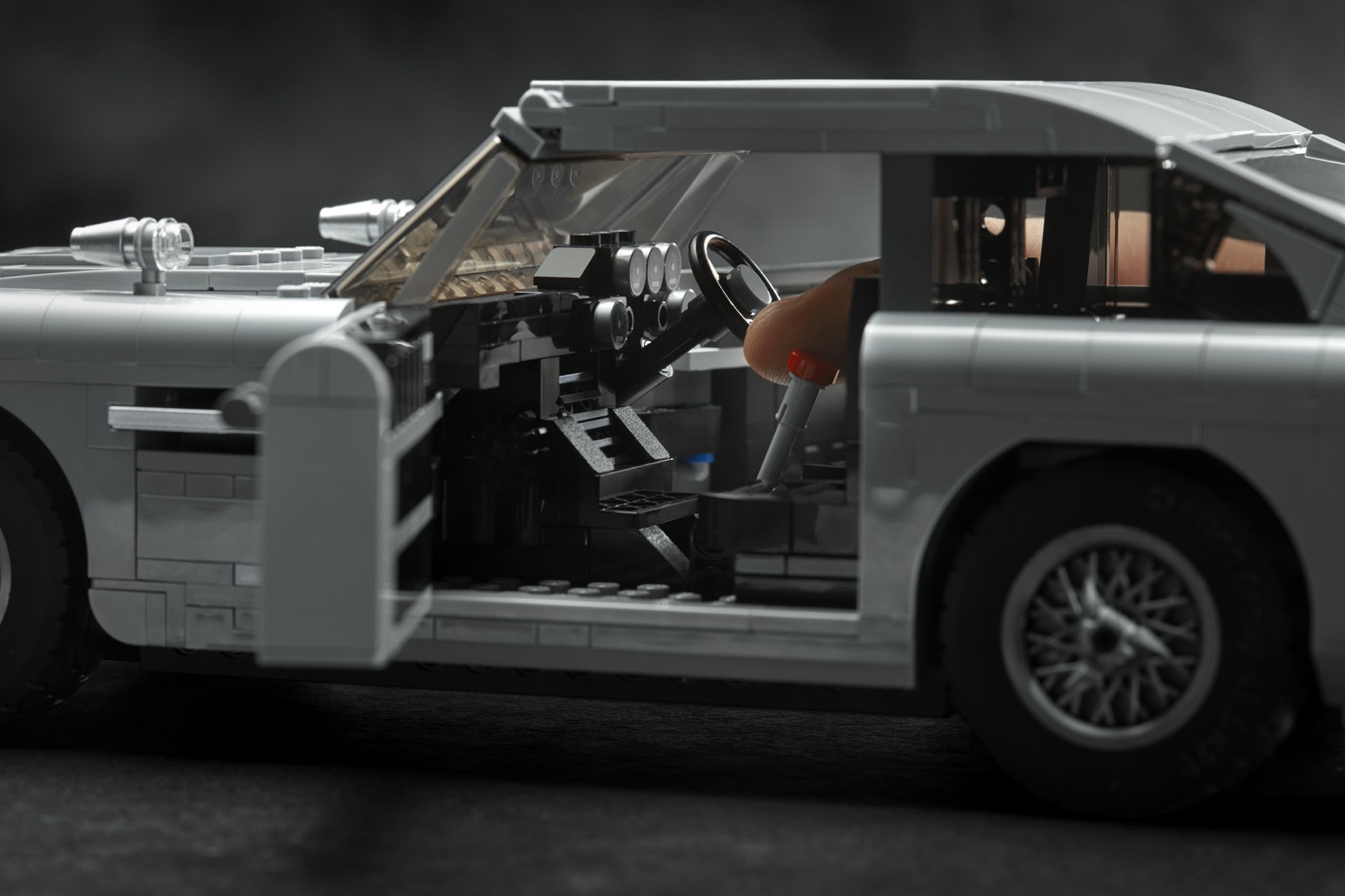 LEG0-Aston-Martin-DB5-52 LEGO’s James Bond Aston Martin DB5 Has A Working Ejector Seat