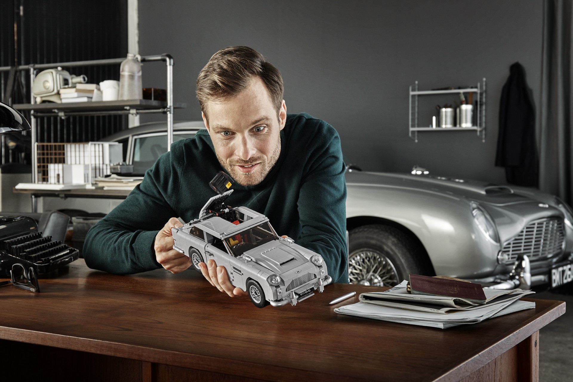LEG0-Aston-Martin-DB5-62 LEGO’s James Bond Aston Martin DB5 Has A Working Ejector Seat