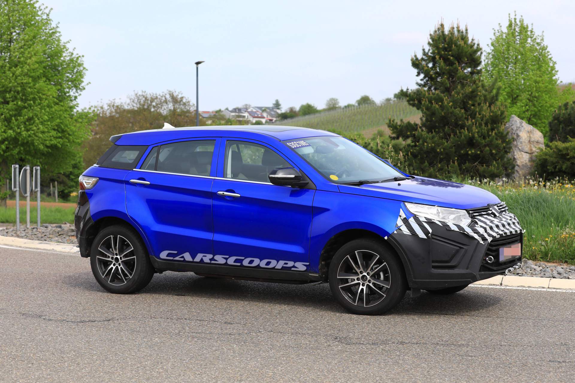 2019-Jiangling-Yusheng-S330-5 2019 Jiangling Yusheng S330 Is Yet Another (Horribly Named) Chinese Car Spied In Europe