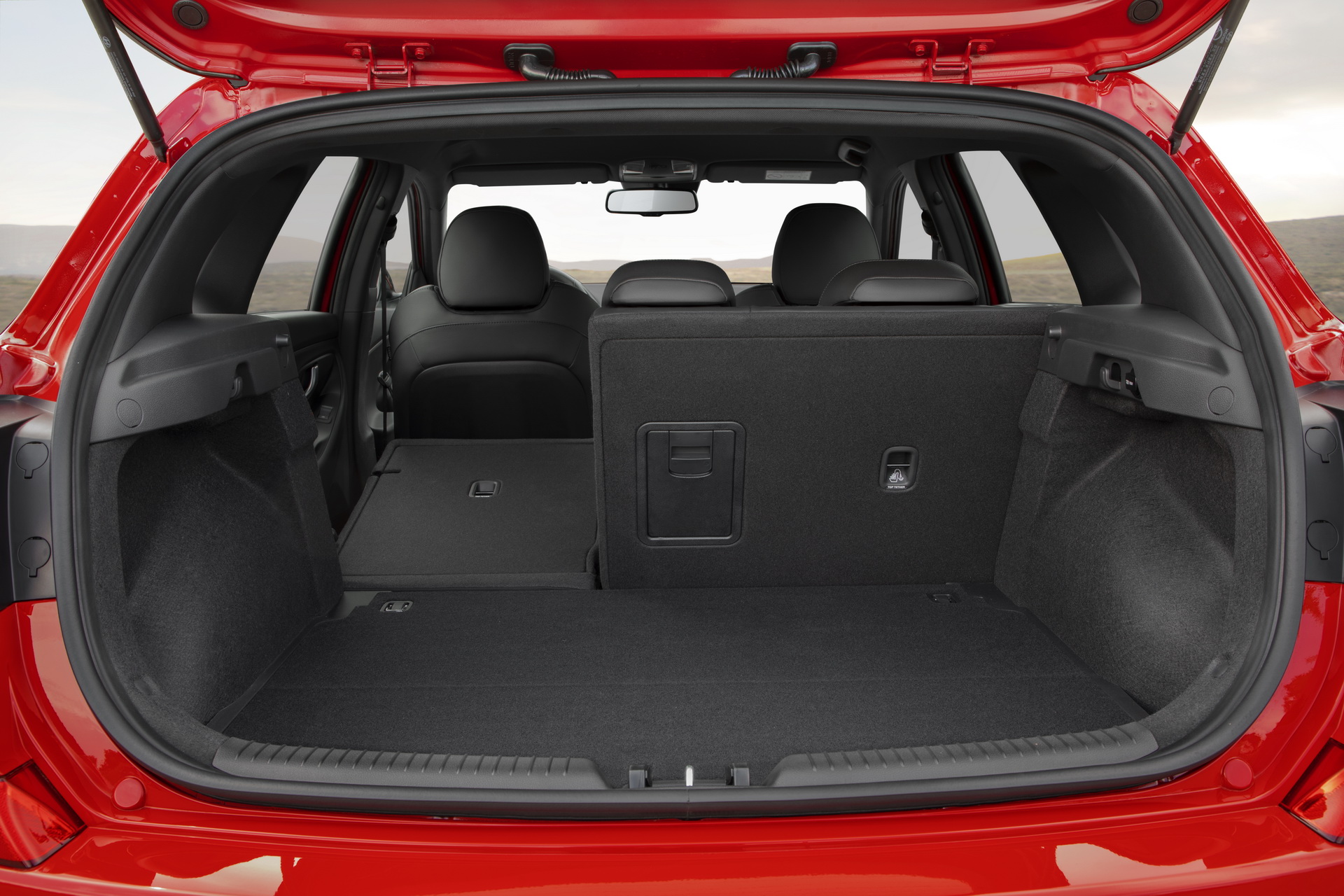 2019-hyundai-i30-n-line-29 New Hyundai i30 N Line May Look Like A Hot Hatch, But It Ain’t One