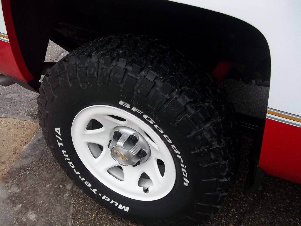 blake-greenfield-chevy-silverado-06 Minnesota Dealer Makes Its Own Deliciously Retro Chevy Trucks