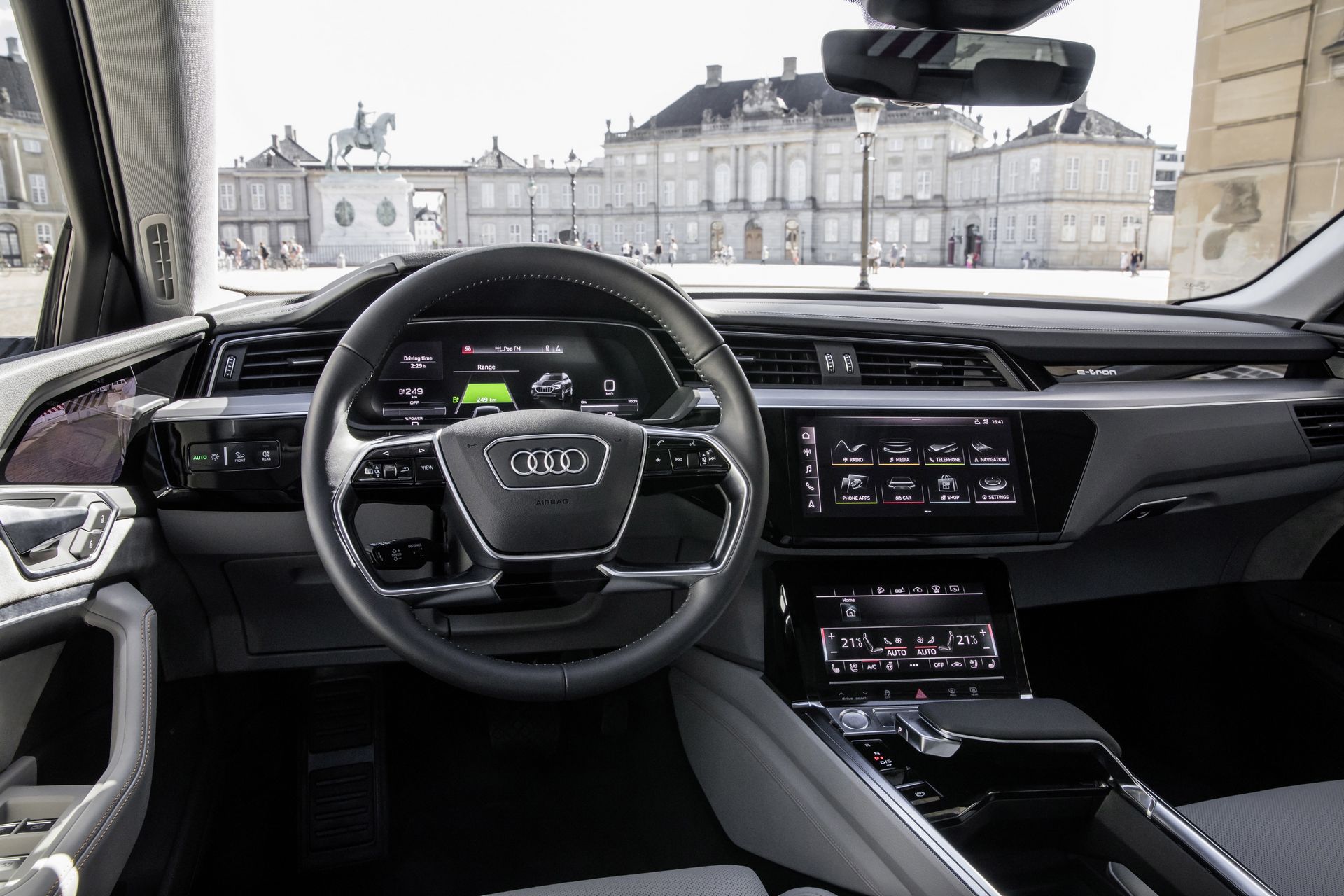 Audi-E-Tron-Interior-6 Audi Shows 2020 E-Tron Crossover’s Cabin That Gets Door Screens