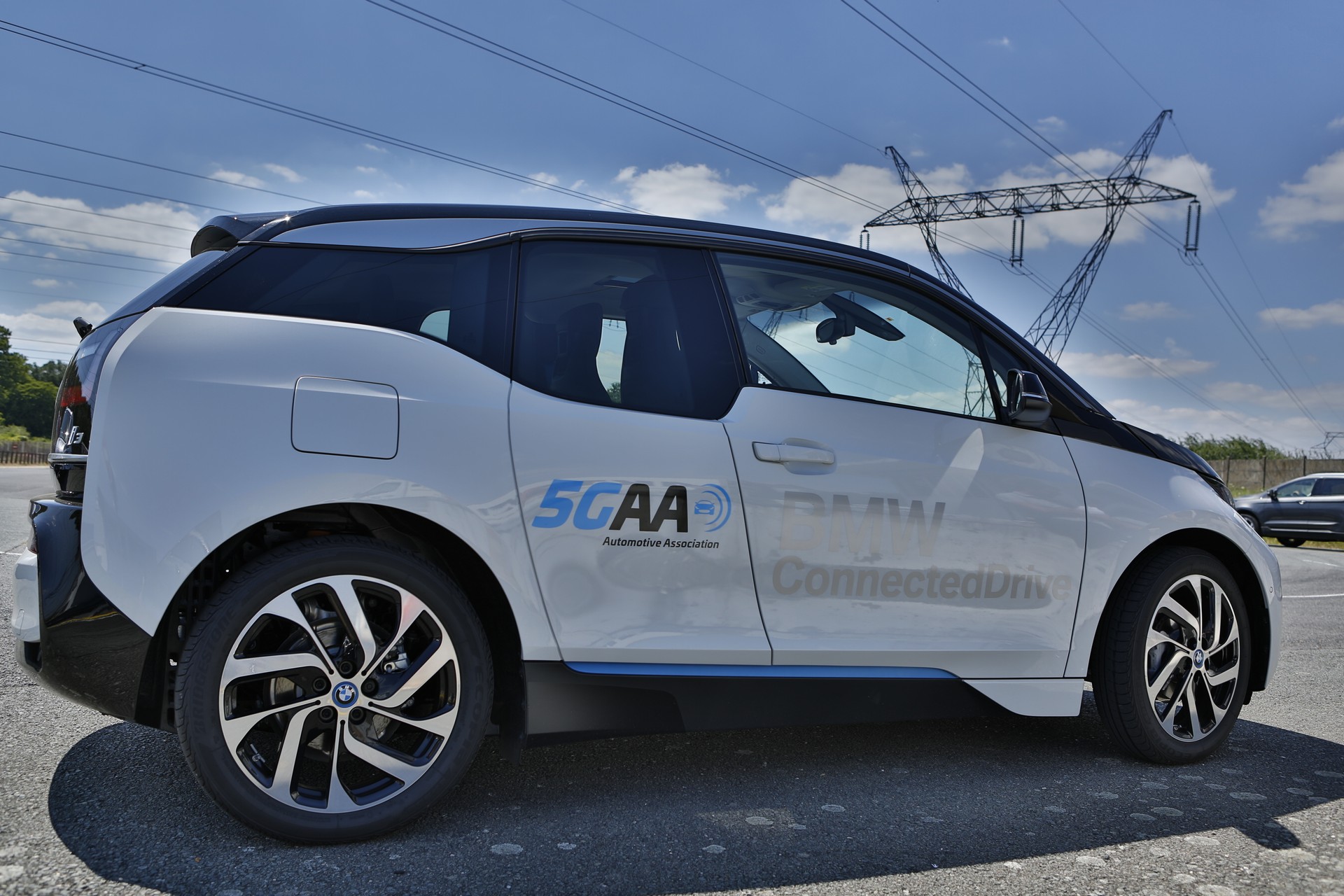 BMW-Ford-PSA-V2X-Demo-1 BMW, Ford And PSA Team Up To Showcase The Life Saving Benefits Of V2X Technology