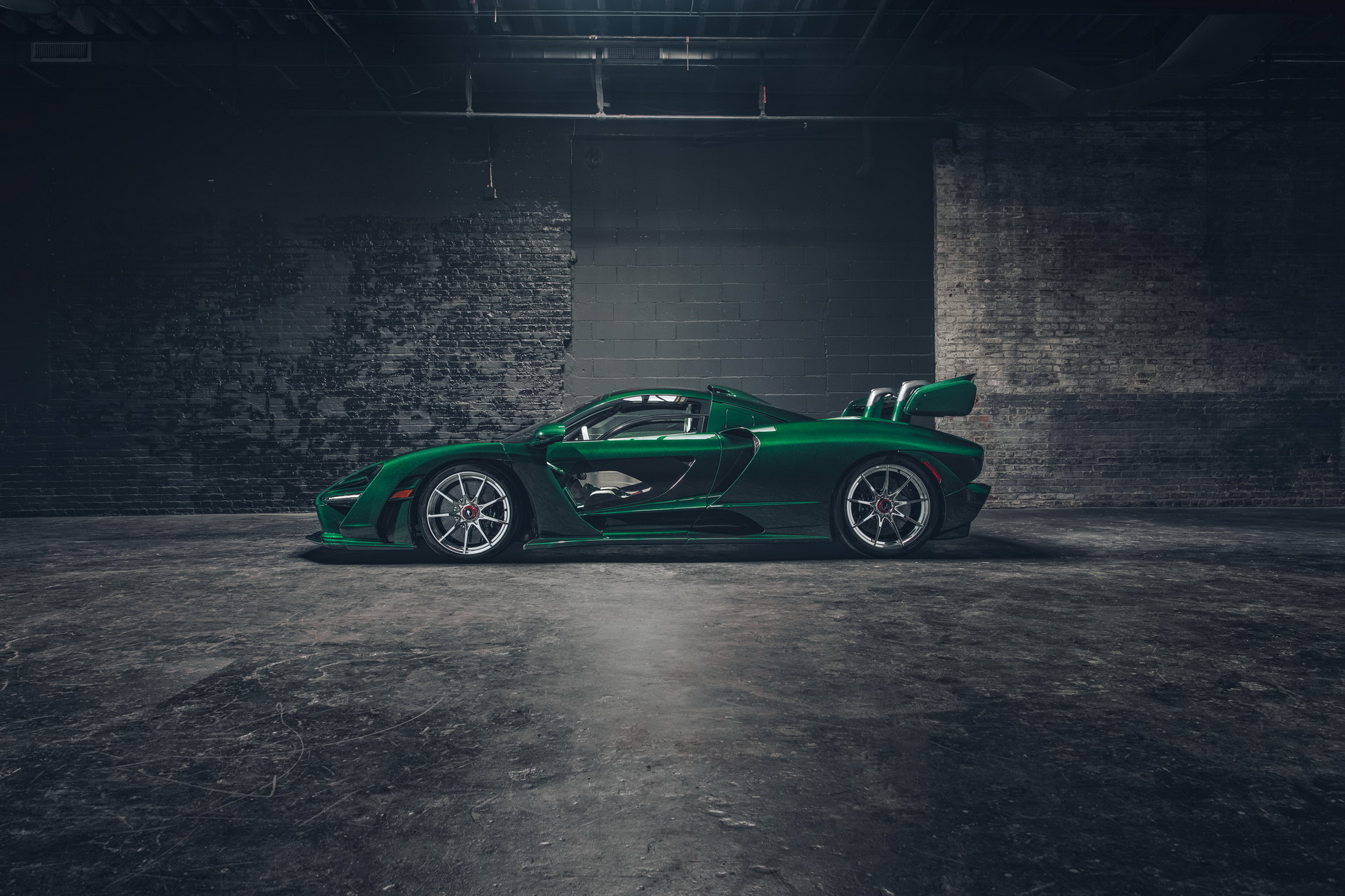 McLaren-Senna-Customer-04 First McLaren Senna Delivered In North America Is Covered In Green Carbon Fiber