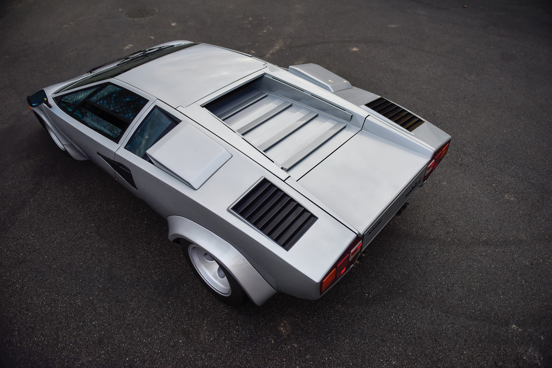 lamborghini-countach-series-ii-2 Fully Restored Lamborghini Countach Series II Will Have You Craving Money