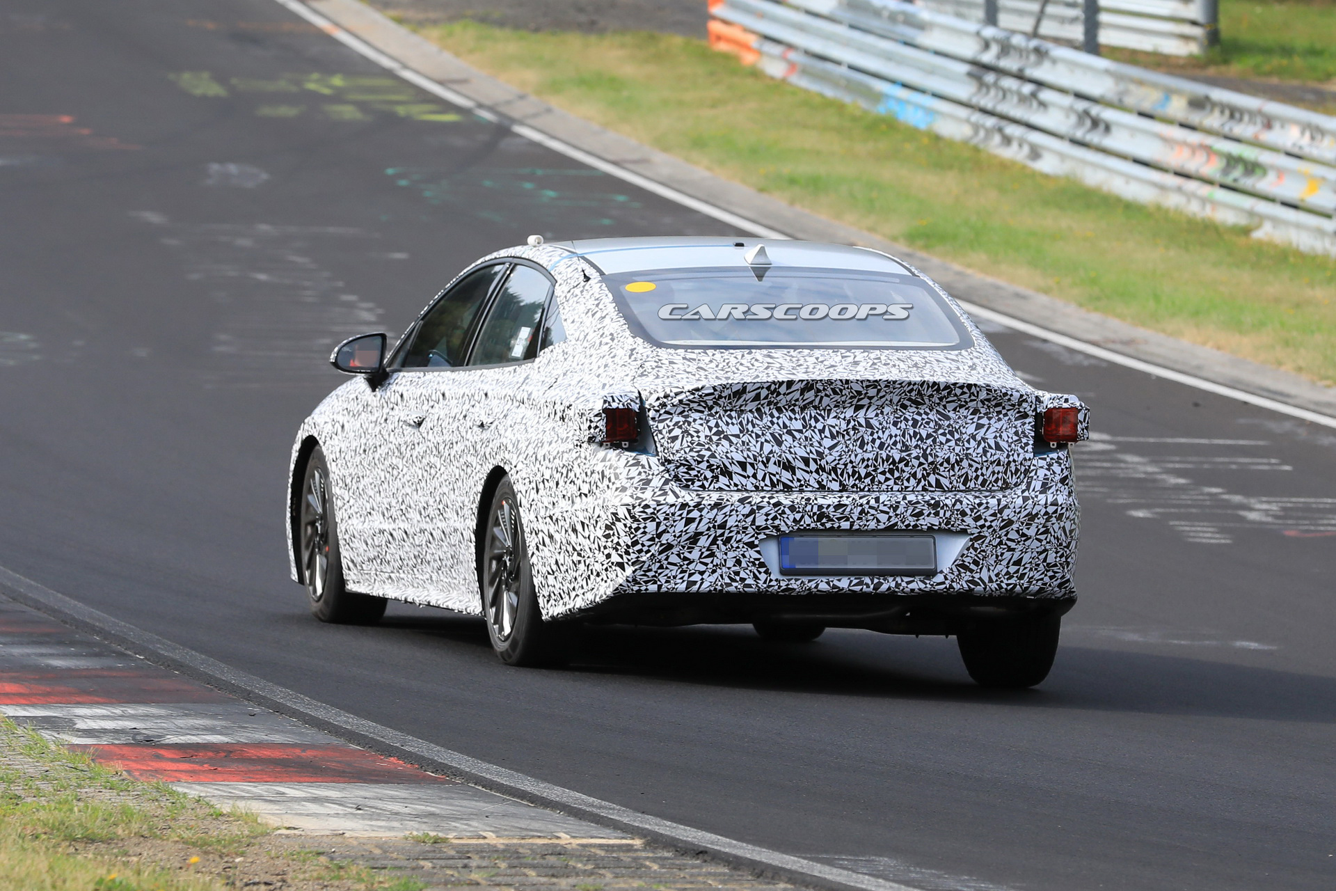 hyundai-sonata-i40-spy-first-time-29 All-New 2019 Hyundai i40 Spied With Sharper Looks, Could Preview Next Sonata Too