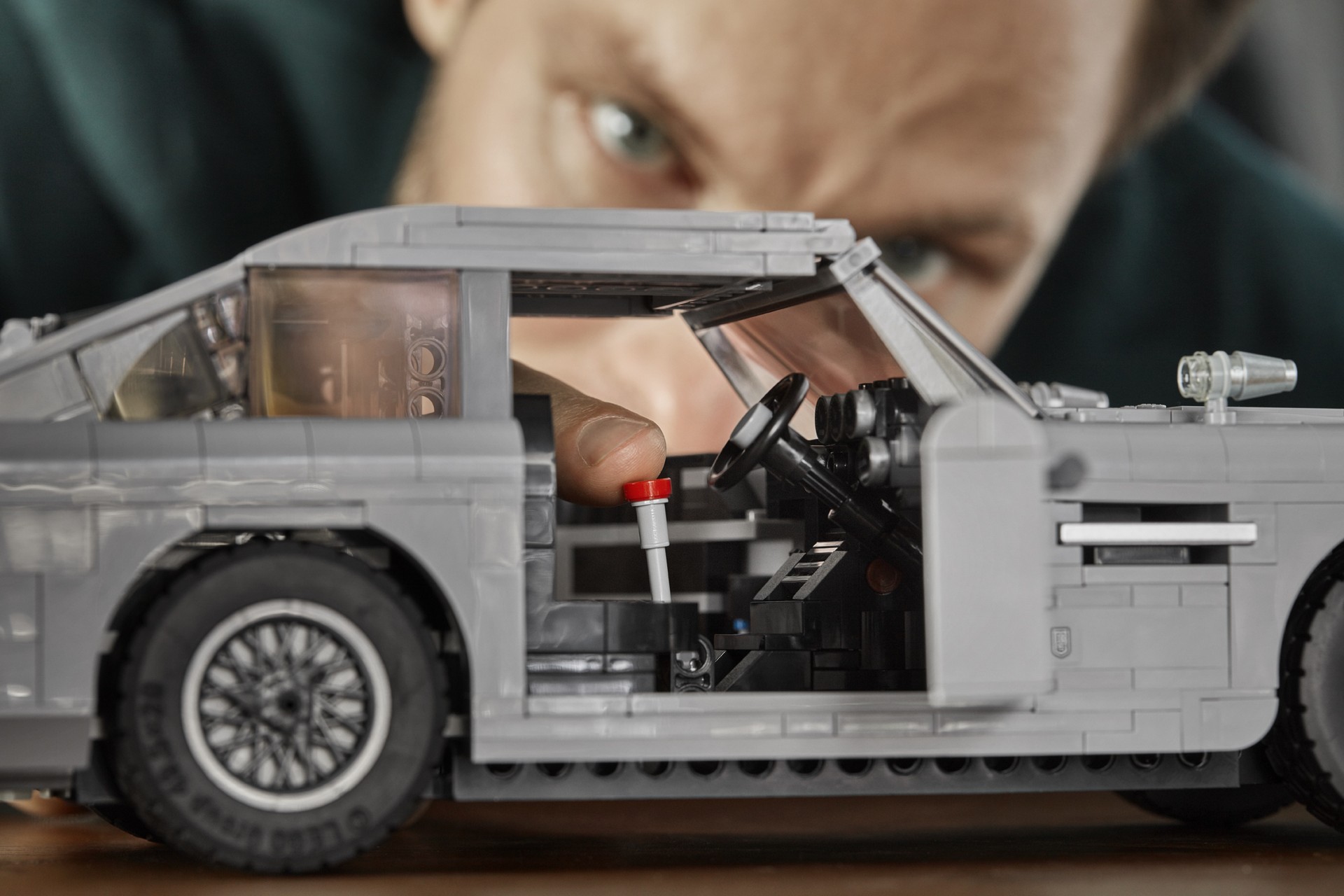LEG0-Aston-Martin-DB5-70 LEGO’s James Bond Aston Martin DB5 Has A Working Ejector Seat