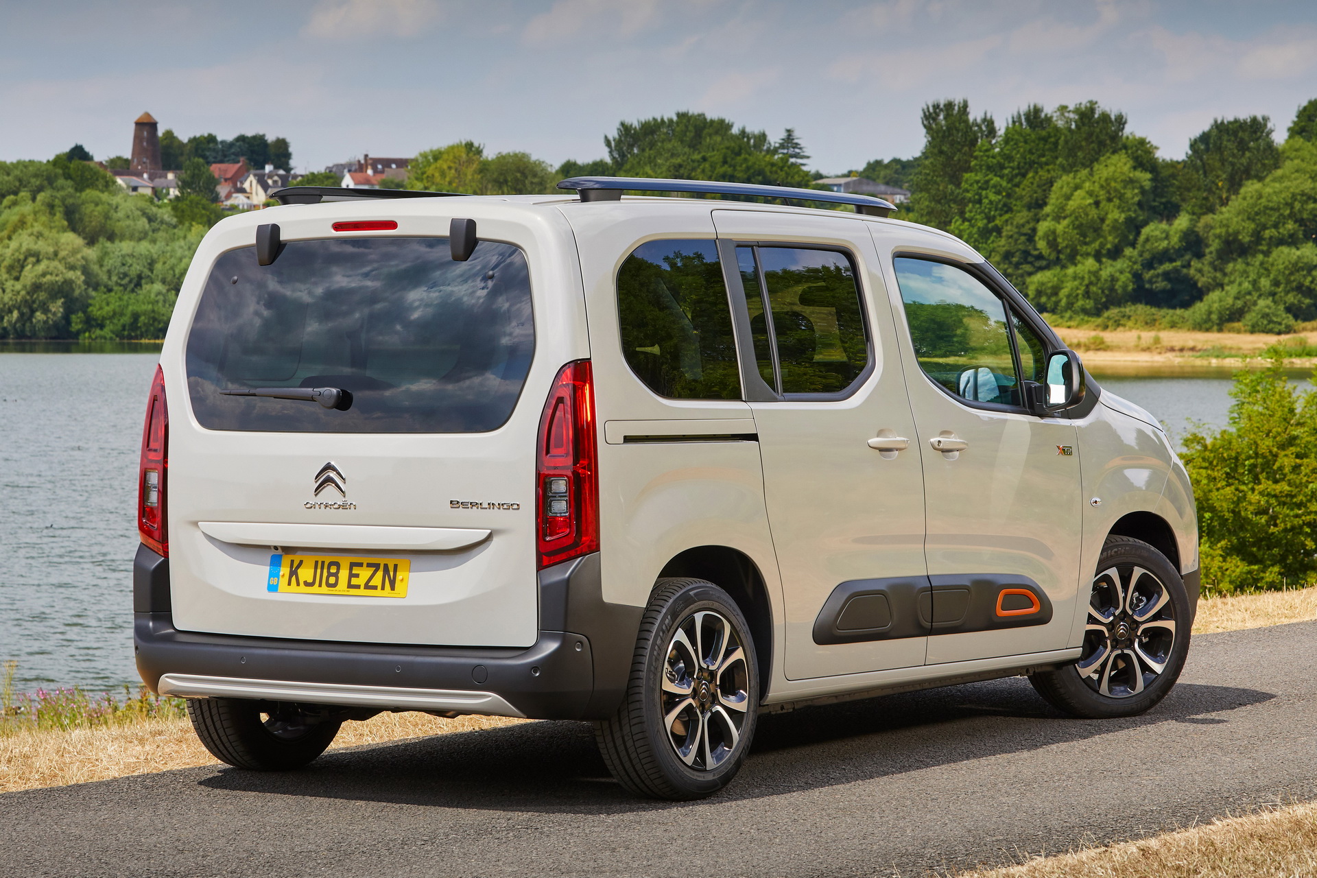 2019-citroen-berlingo-21 New Citroen Berlingo And Peugeot Rifter Go On Sale In The UK